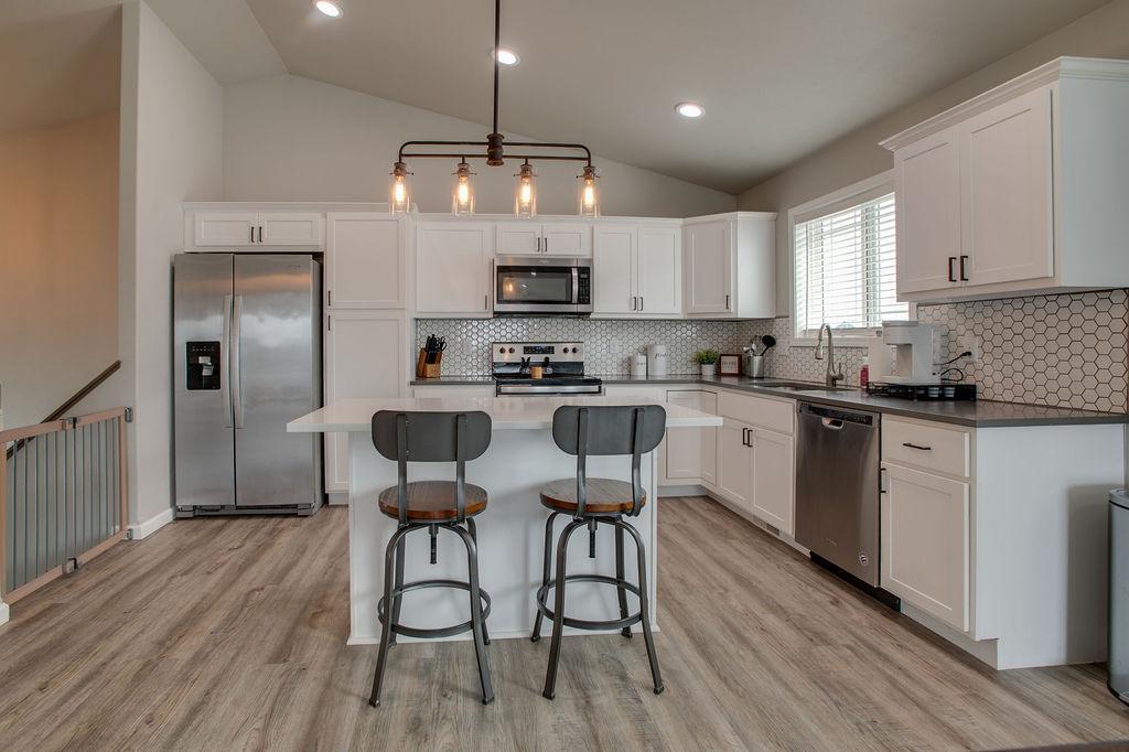2018 single family home for sale at 1207 Barnes Drive W in West Fargo, ND — 3 bed, 2 bath (photo 12 of 41)