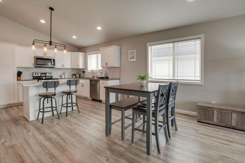 2018 single family home for sale at 1207 Barnes Drive W in West Fargo, ND — 3 bed, 2 bath (photo 14 of 41)