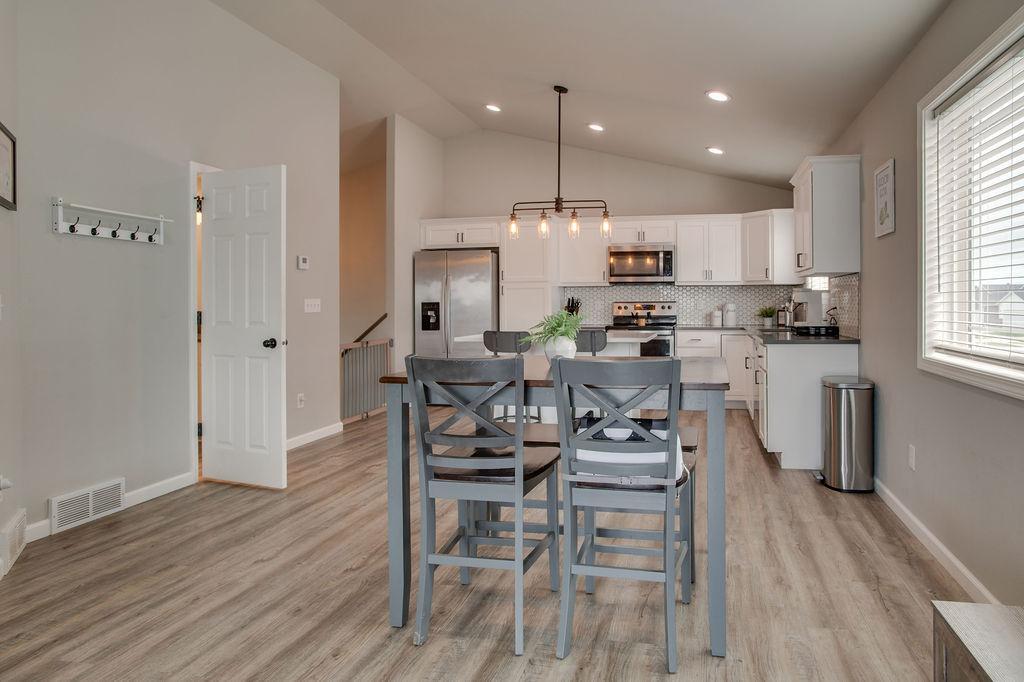 2018 single family home for sale at 1207 Barnes Drive W in West Fargo, ND — 3 bed, 2 bath (photo 15 of 41)
