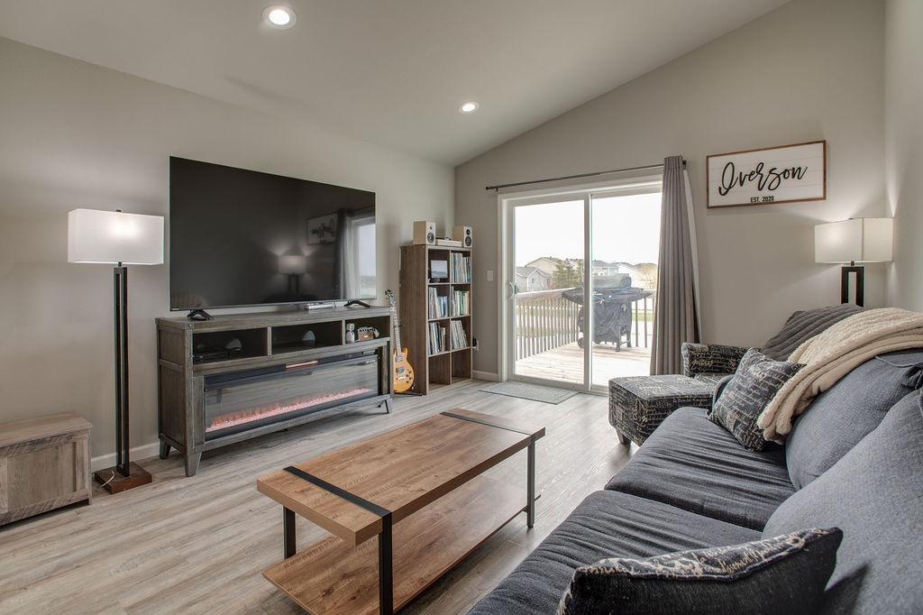 2018 single family home for sale at 1207 Barnes Drive W in West Fargo, ND — 3 bed, 2 bath (photo 17 of 41)