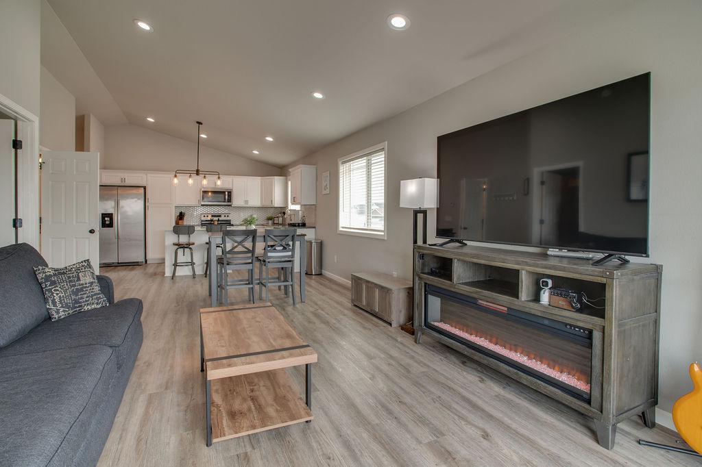2018 single family home for sale at 1207 Barnes Drive W in West Fargo, ND — 3 bed, 2 bath (photo 18 of 41)