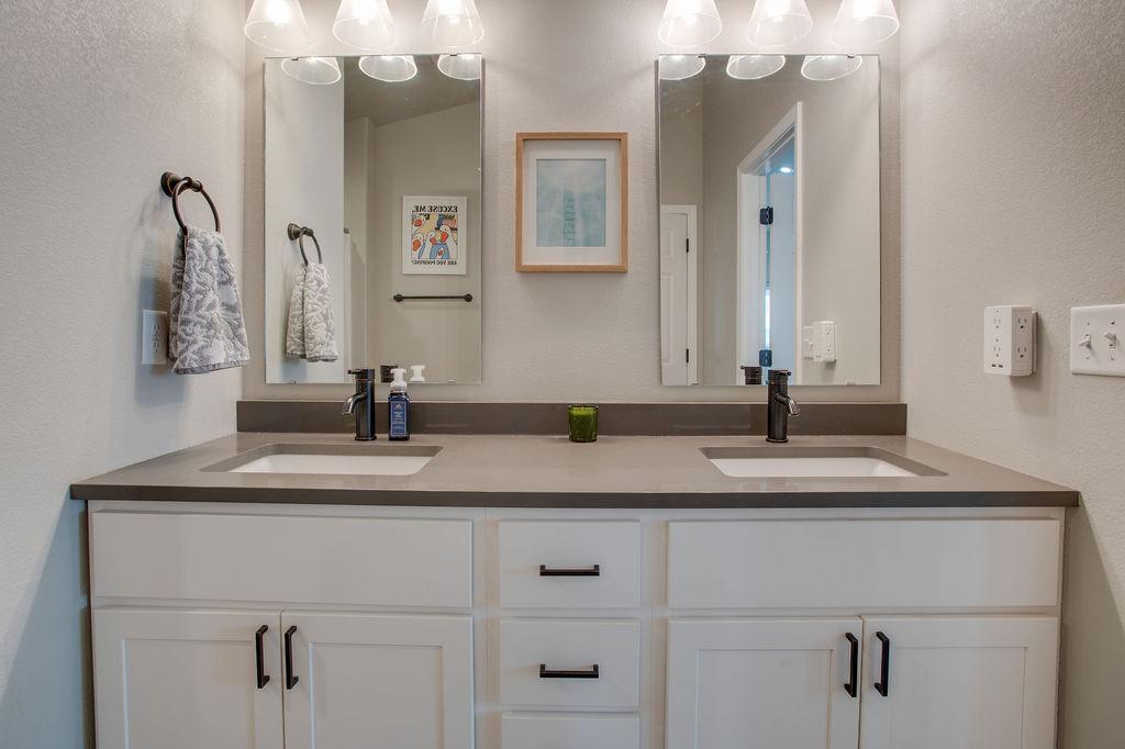 2018 single family home for sale at 1207 Barnes Drive W in West Fargo, ND — 3 bed, 2 bath (photo 21 of 41)