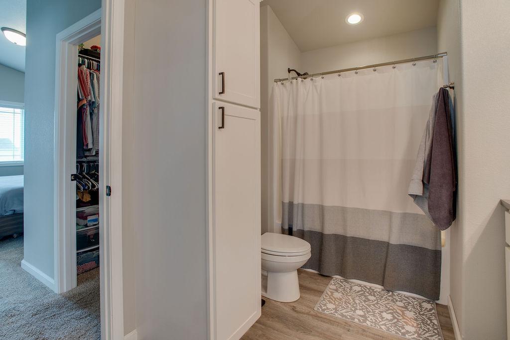 2018 single family home for sale at 1207 Barnes Drive W in West Fargo, ND — 3 bed, 2 bath (photo 22 of 41)