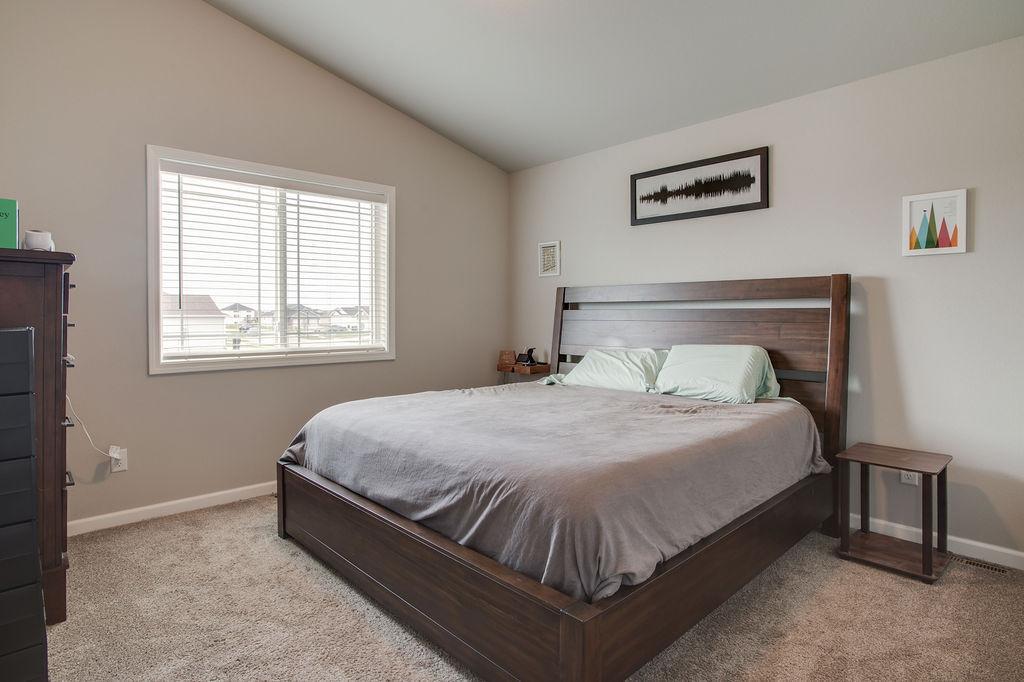2018 single family home for sale at 1207 Barnes Drive W in West Fargo, ND — 3 bed, 2 bath (photo 23 of 41)