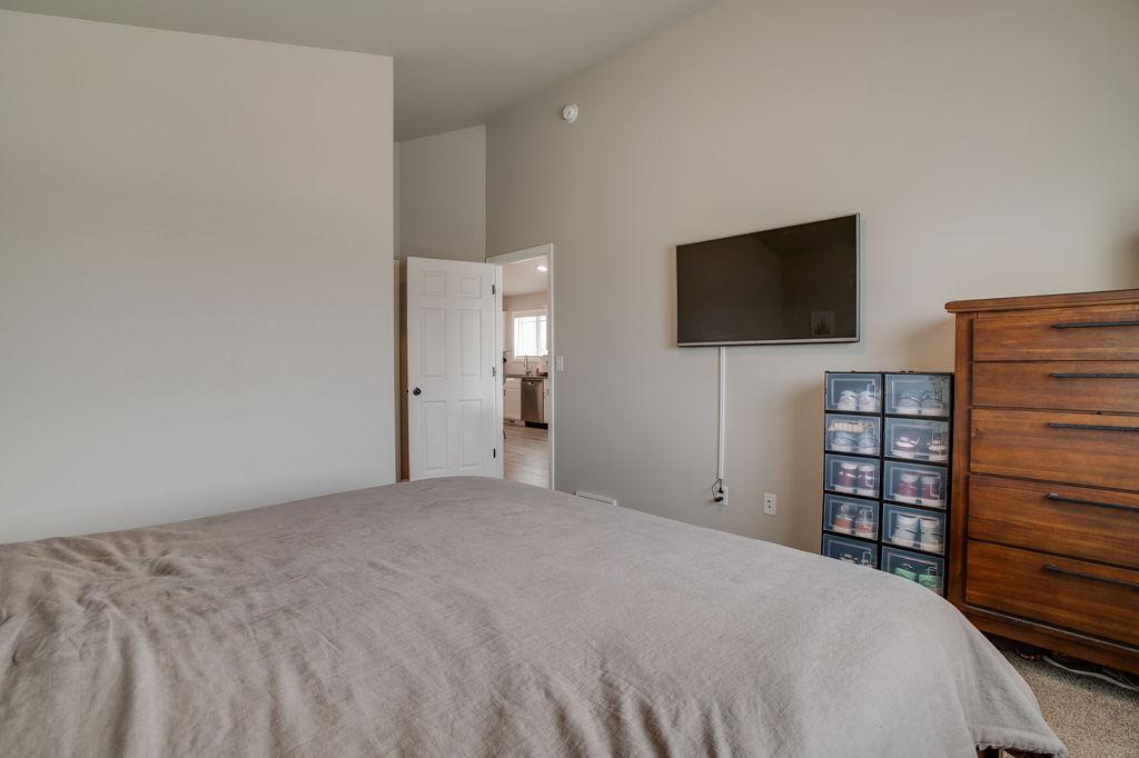2018 single family home for sale at 1207 Barnes Drive W in West Fargo, ND — 3 bed, 2 bath (photo 24 of 41)