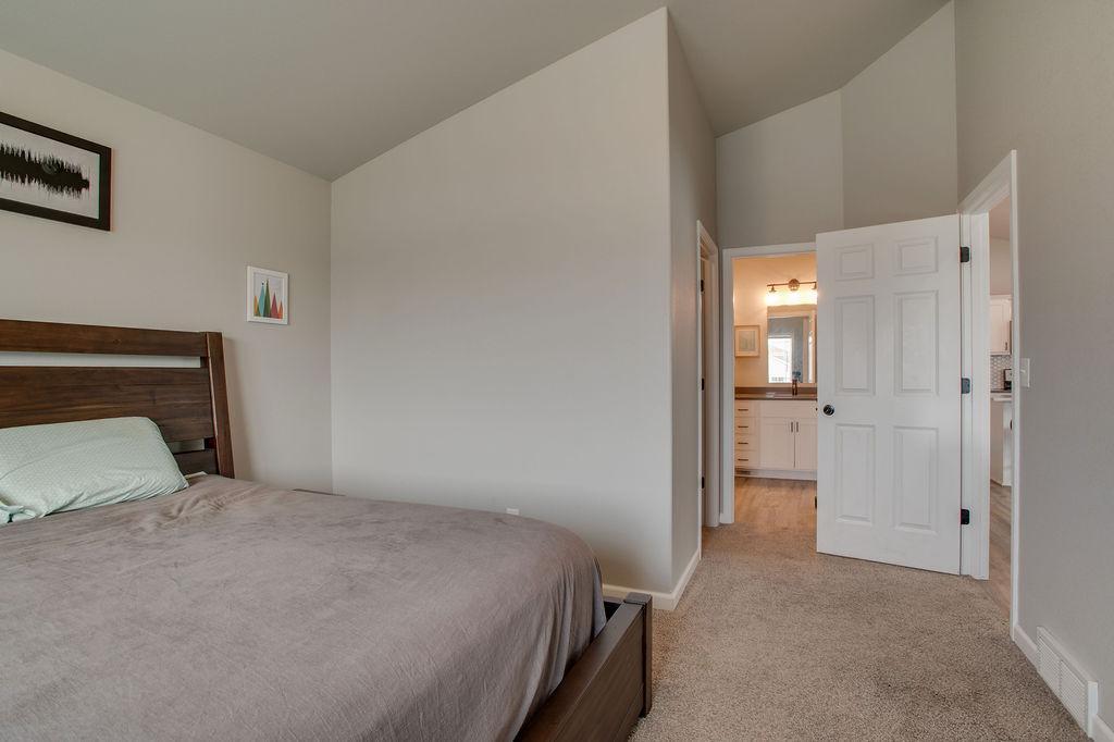 2018 single family home for sale at 1207 Barnes Drive W in West Fargo, ND — 3 bed, 2 bath (photo 25 of 41)