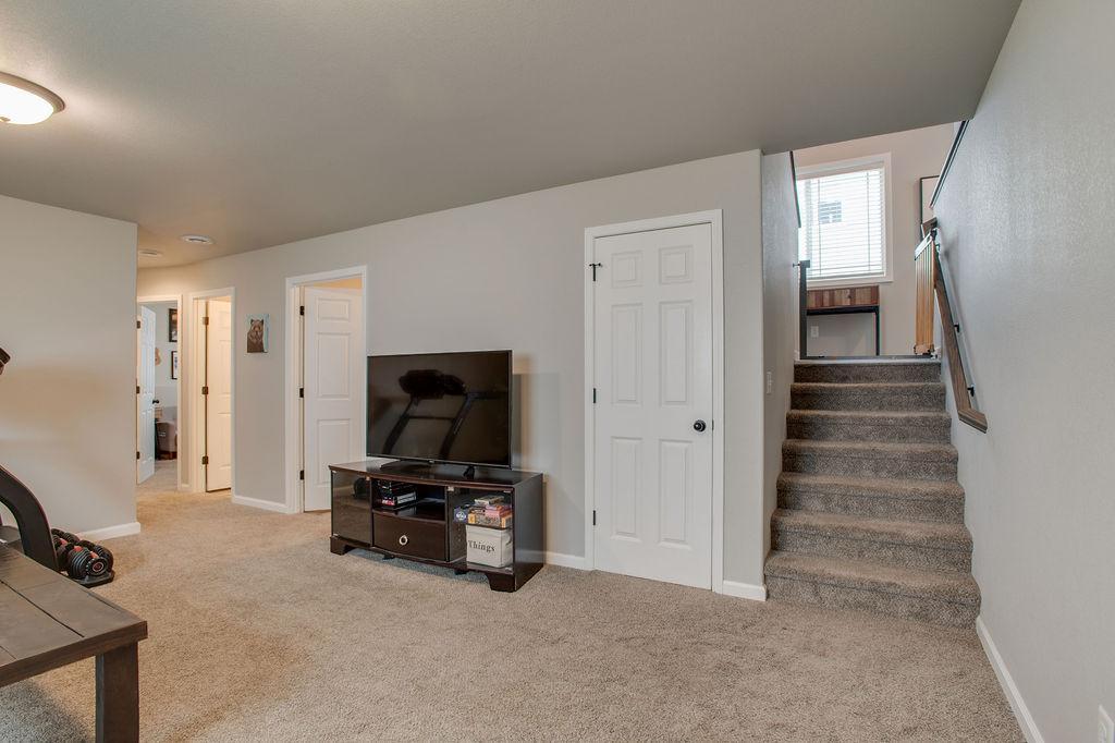 2018 single family home for sale at 1207 Barnes Drive W in West Fargo, ND — 3 bed, 2 bath (photo 27 of 41)
