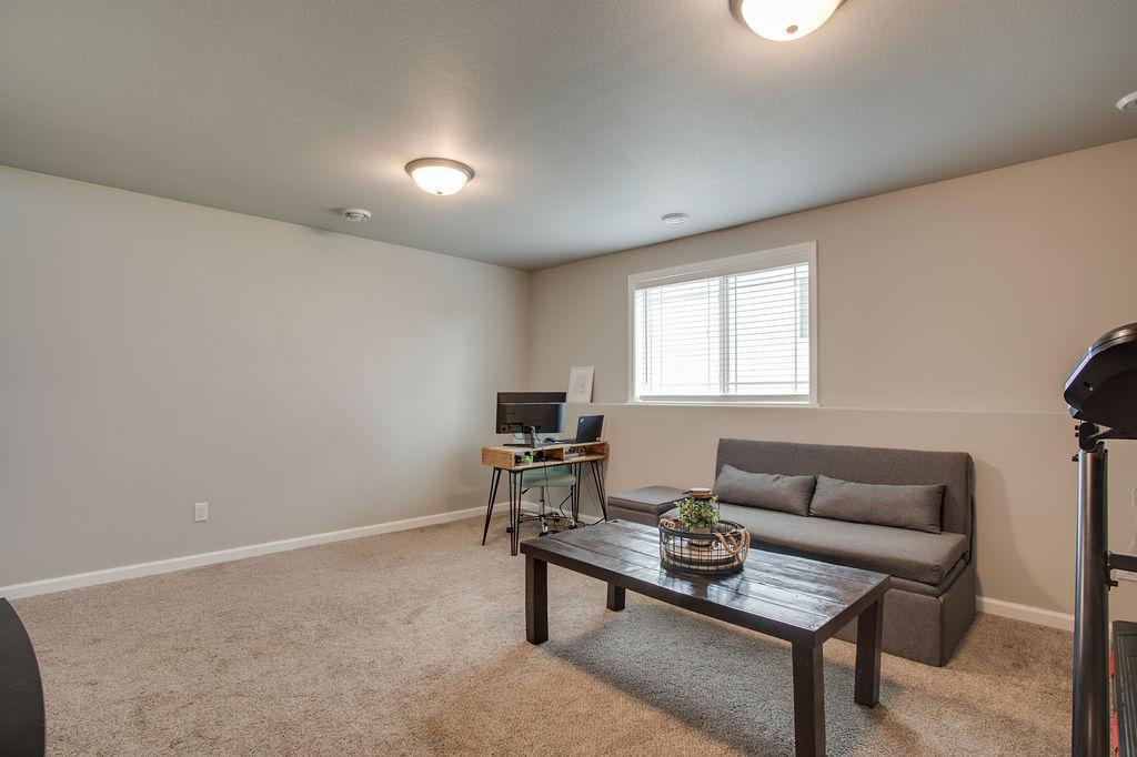 2018 single family home for sale at 1207 Barnes Drive W in West Fargo, ND — 3 bed, 2 bath (photo 28 of 41)