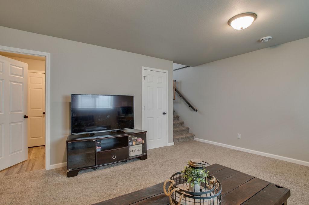 2018 single family home for sale at 1207 Barnes Drive W in West Fargo, ND — 3 bed, 2 bath (photo 29 of 41)