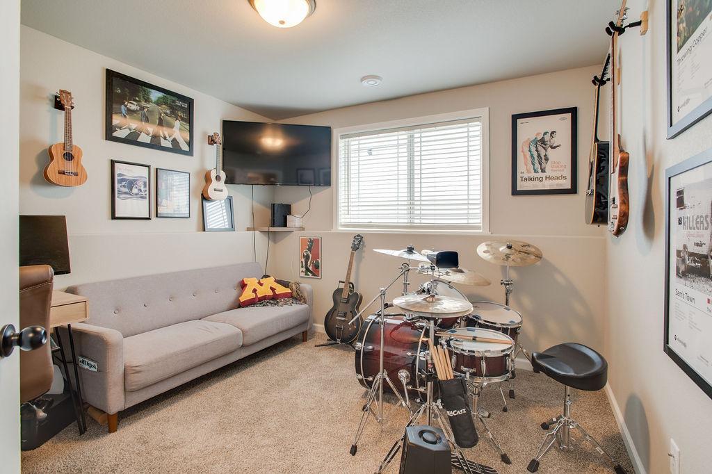 2018 single family home for sale at 1207 Barnes Drive W in West Fargo, ND — 3 bed, 2 bath (photo 32 of 41)