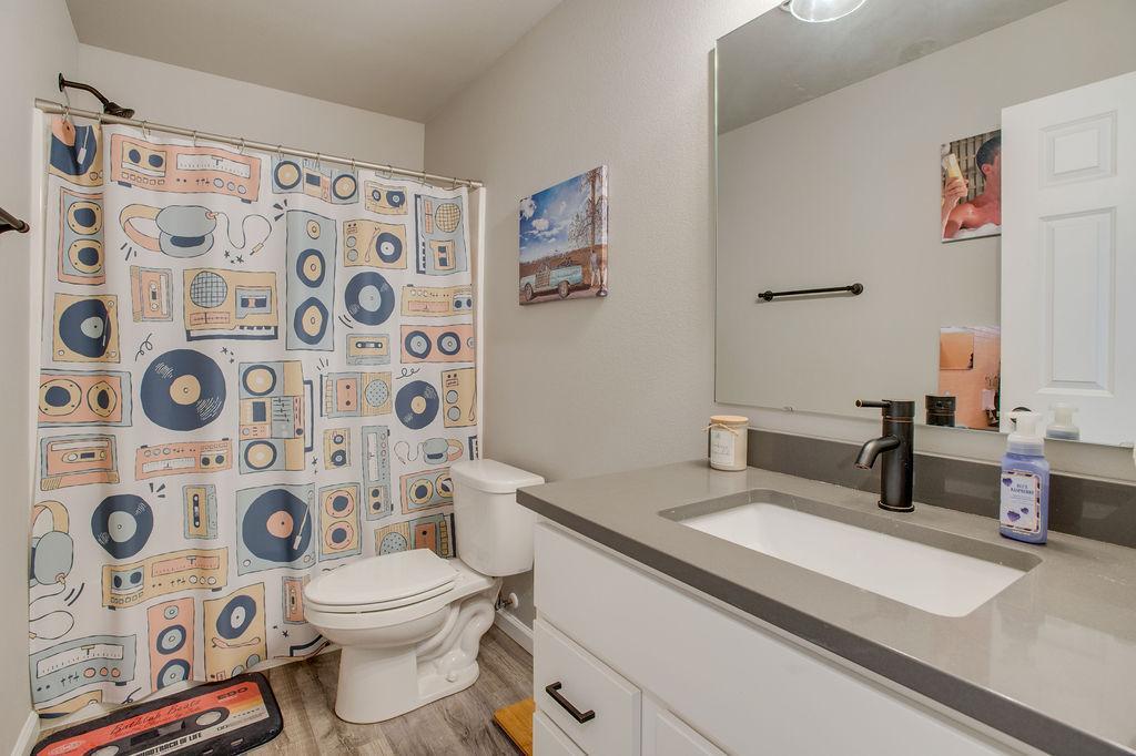 2018 single family home for sale at 1207 Barnes Drive W in West Fargo, ND — 3 bed, 2 bath (photo 34 of 41)