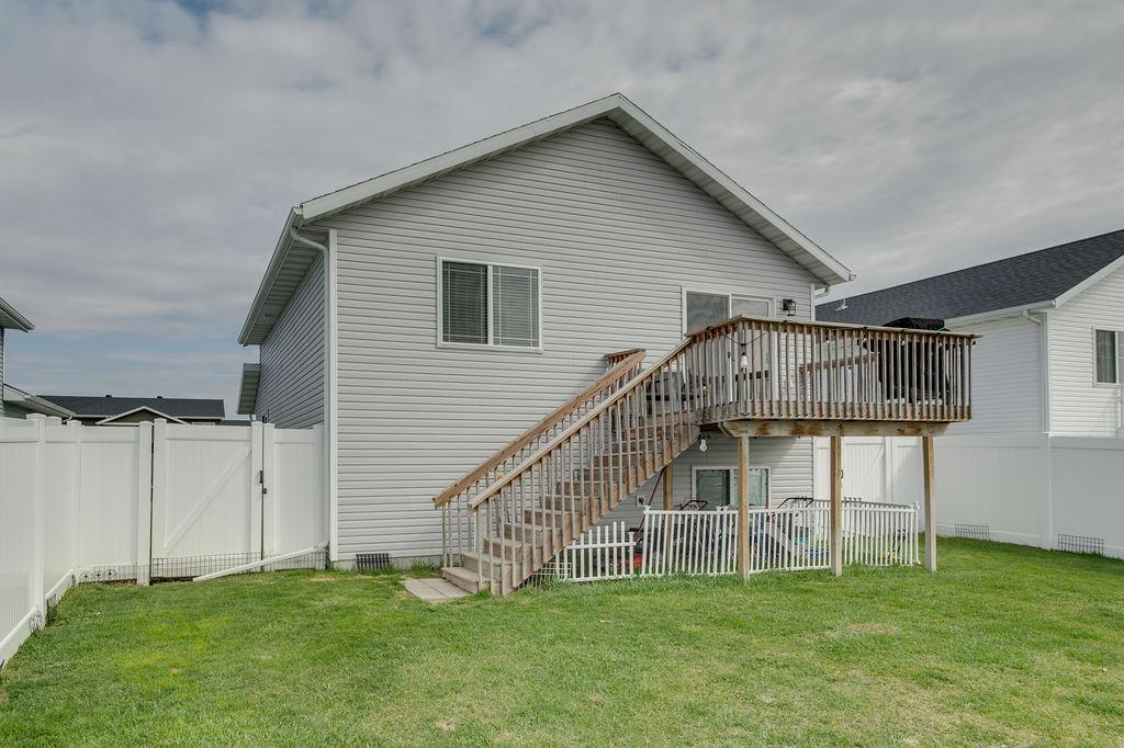 2018 single family home for sale at 1207 Barnes Drive W in West Fargo, ND — 3 bed, 2 bath (photo 36 of 41)