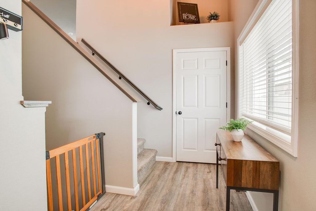 2018 single family home for sale at 1207 Barnes Drive W in West Fargo, ND — 3 bed, 2 bath (photo 6 of 41)