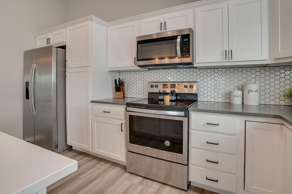 2018 single family home for sale at 1207 Barnes Drive W in West Fargo, ND — 3 bed, 2 bath (photo 8 of 41)