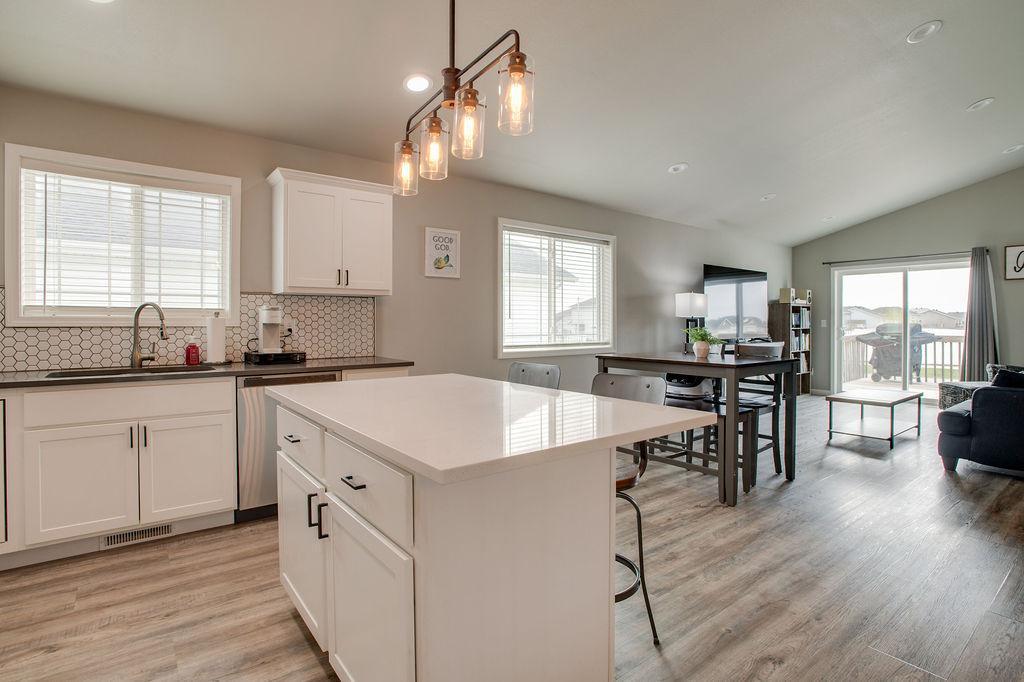 2018 single family home for sale at 1207 Barnes Drive W in West Fargo, ND — 3 bed, 2 bath (photo 9 of 41)