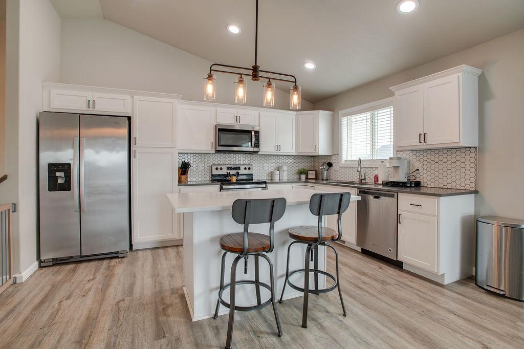 2018 single family home for sale at 1207 Barnes Drive W in West Fargo, ND — 3 bed, 2 bath (photo 10 of 41)