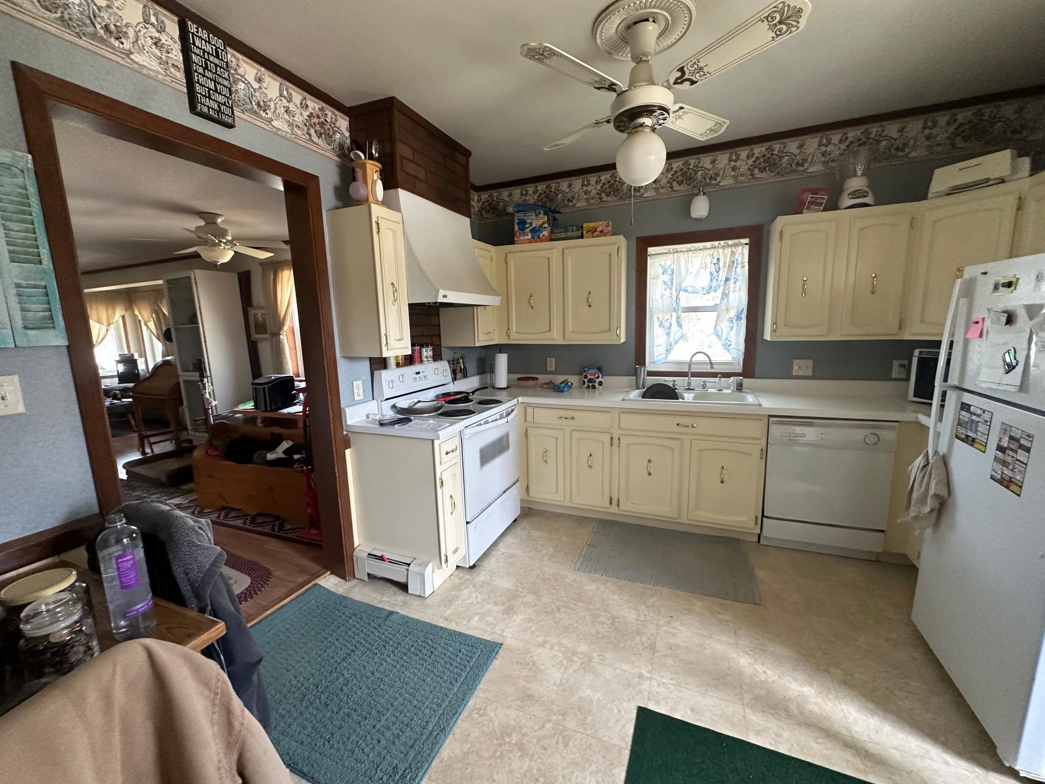 318 2nd Street SE, Hallock MN 56728 - Photo 4 of 17