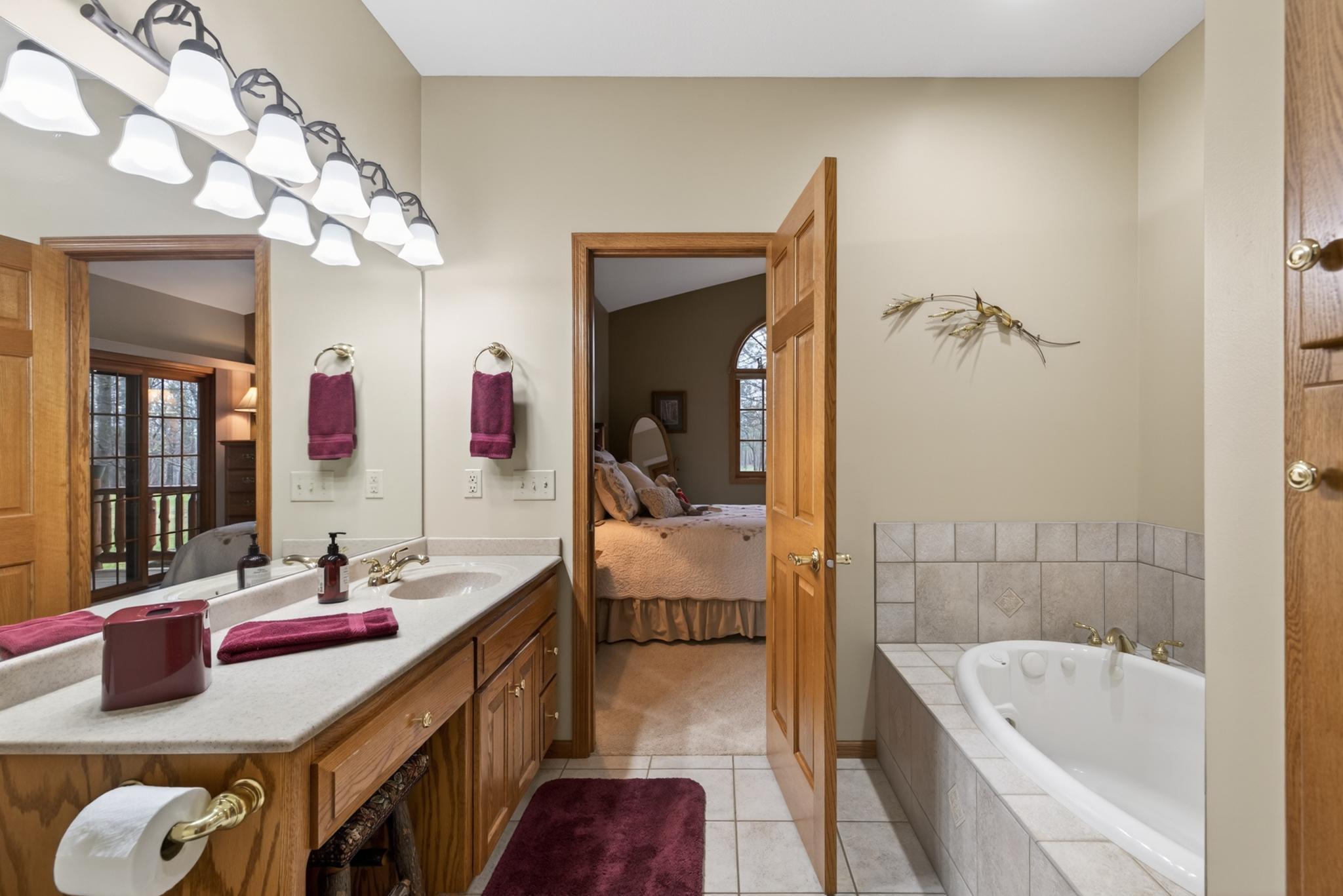 2003 single family home for sale at 8160 Golf View Trail in Pequot Lakes, MN — 3 bed, 3 bath (photo 14 of 50)