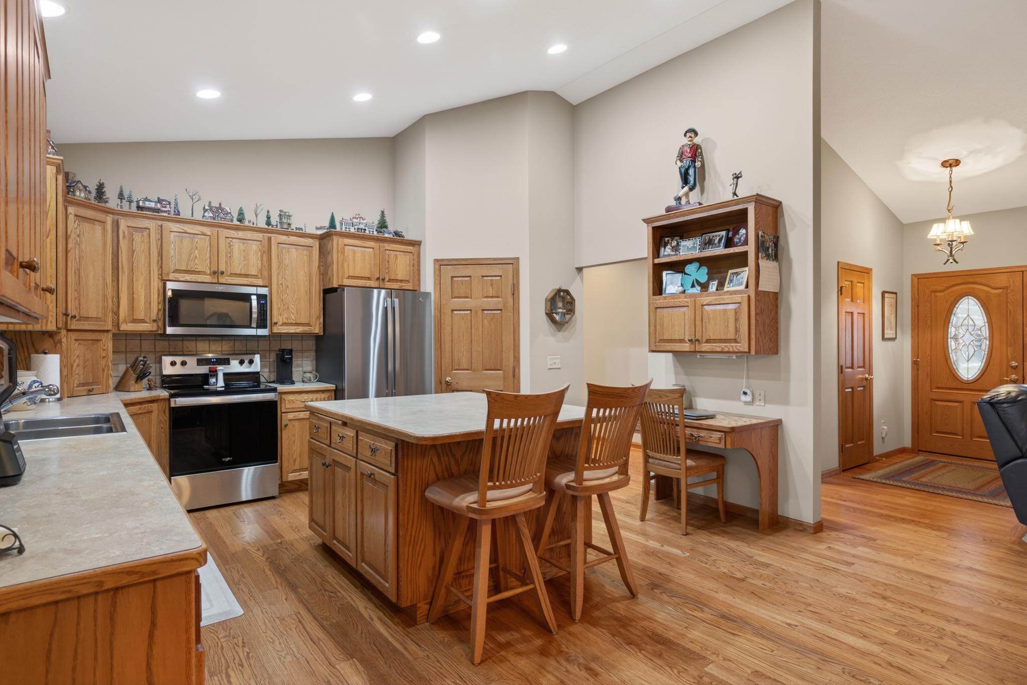 2003 single family home for sale at 8160 Golf View Trail in Pequot Lakes, MN — 3 bed, 3 bath (photo 5 of 50)