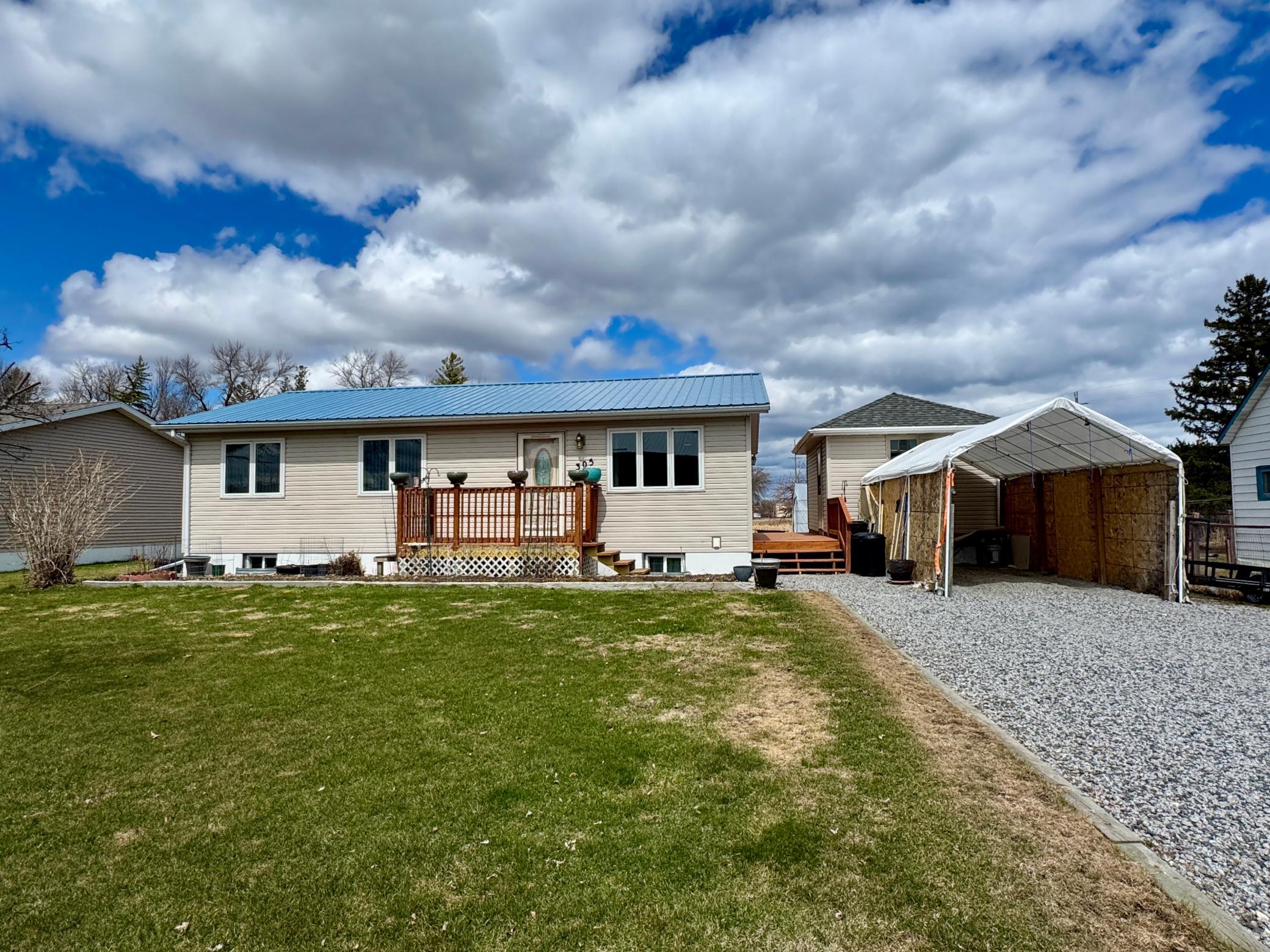 305 Lincoln Street SE, Warroad MN 56763 - Photo 3 of 24