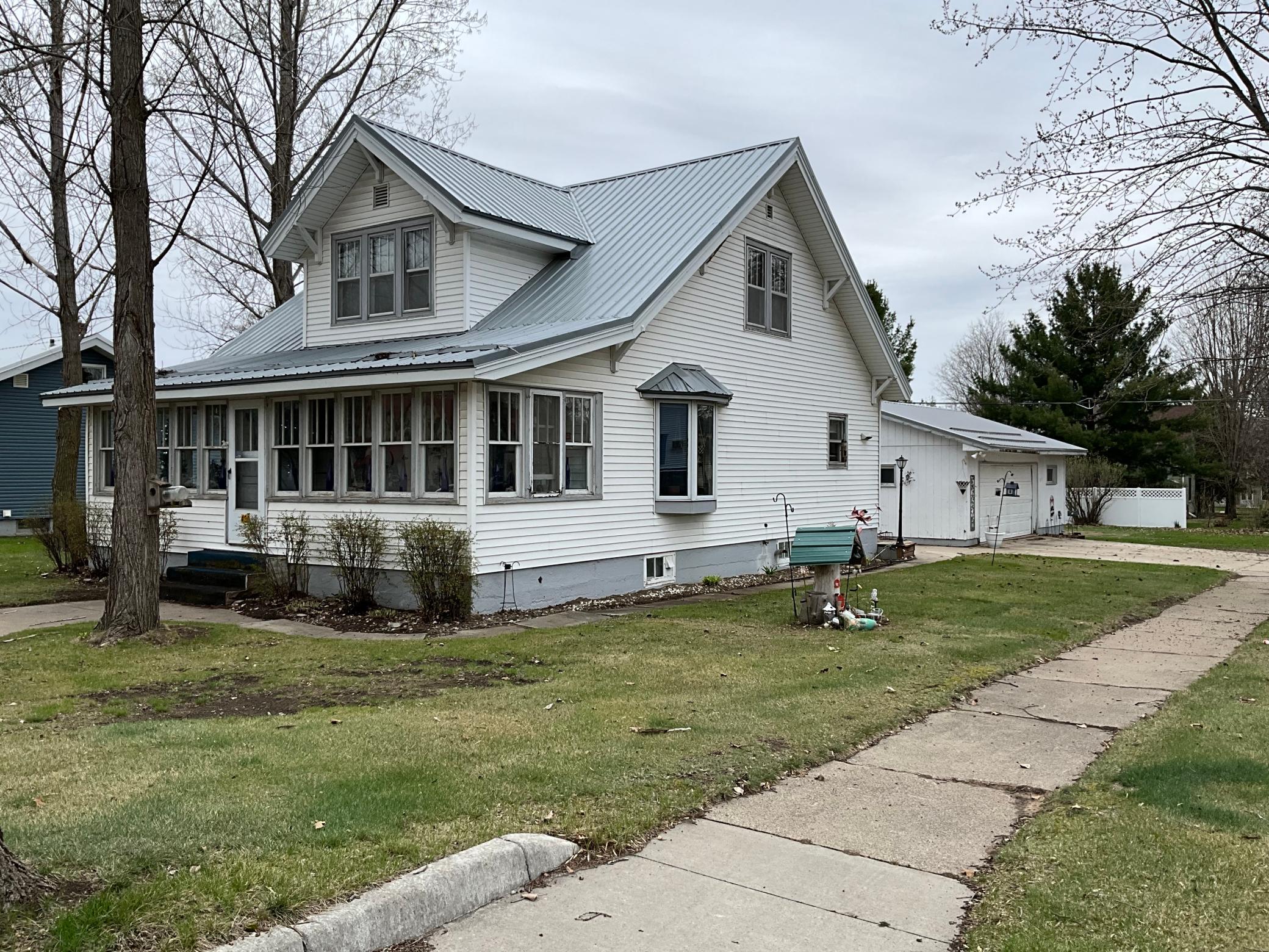 1925 single family home for sale at 430 1st Avenue N in Long Prairie, MN — 3 bed, 2 bath (photo 2 of 5)
