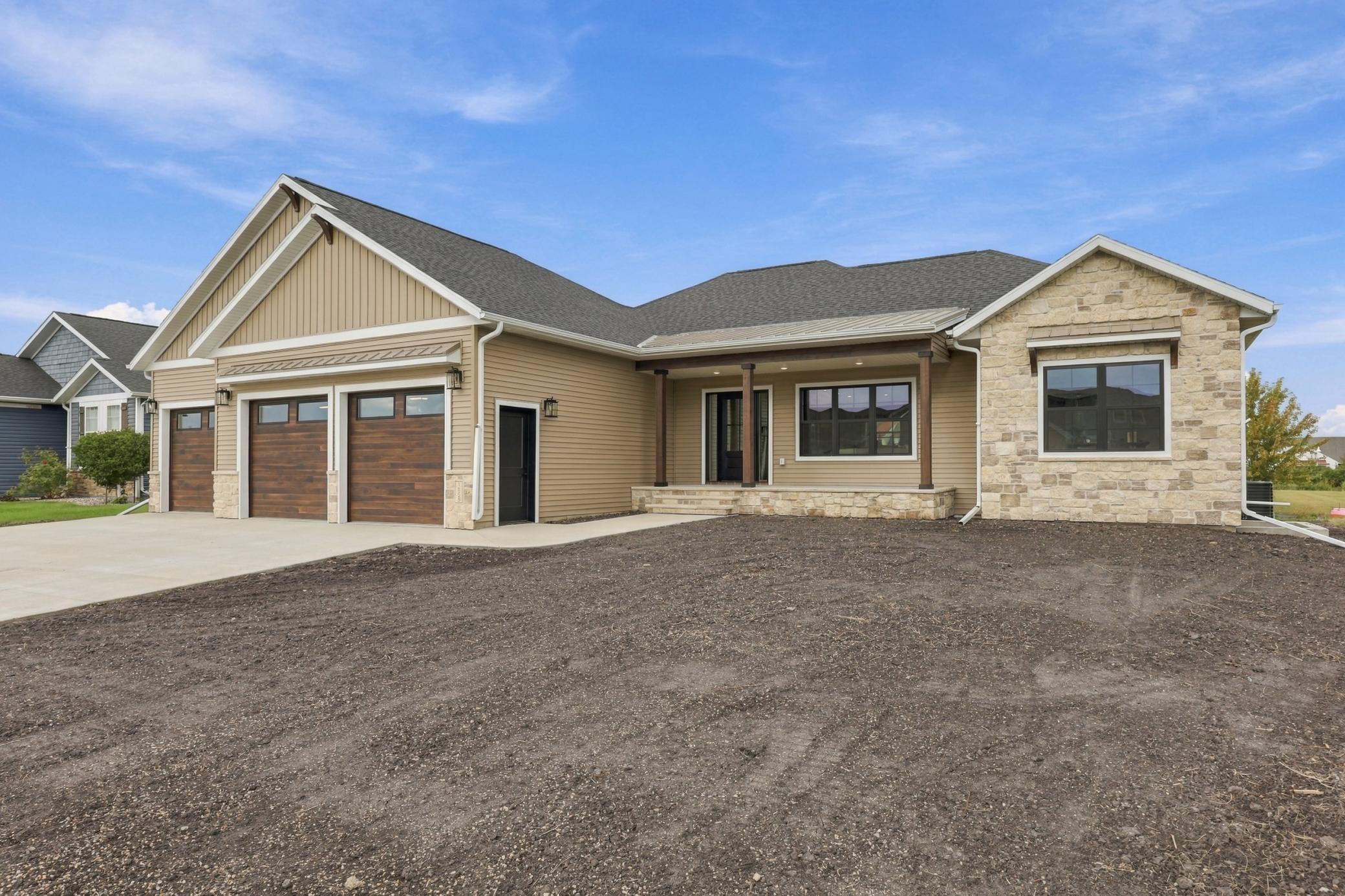2026 single family home for sale at 1555 72nd Avenue S in Fargo, ND — 6 bed, 3 bath (photo 2 of 69)