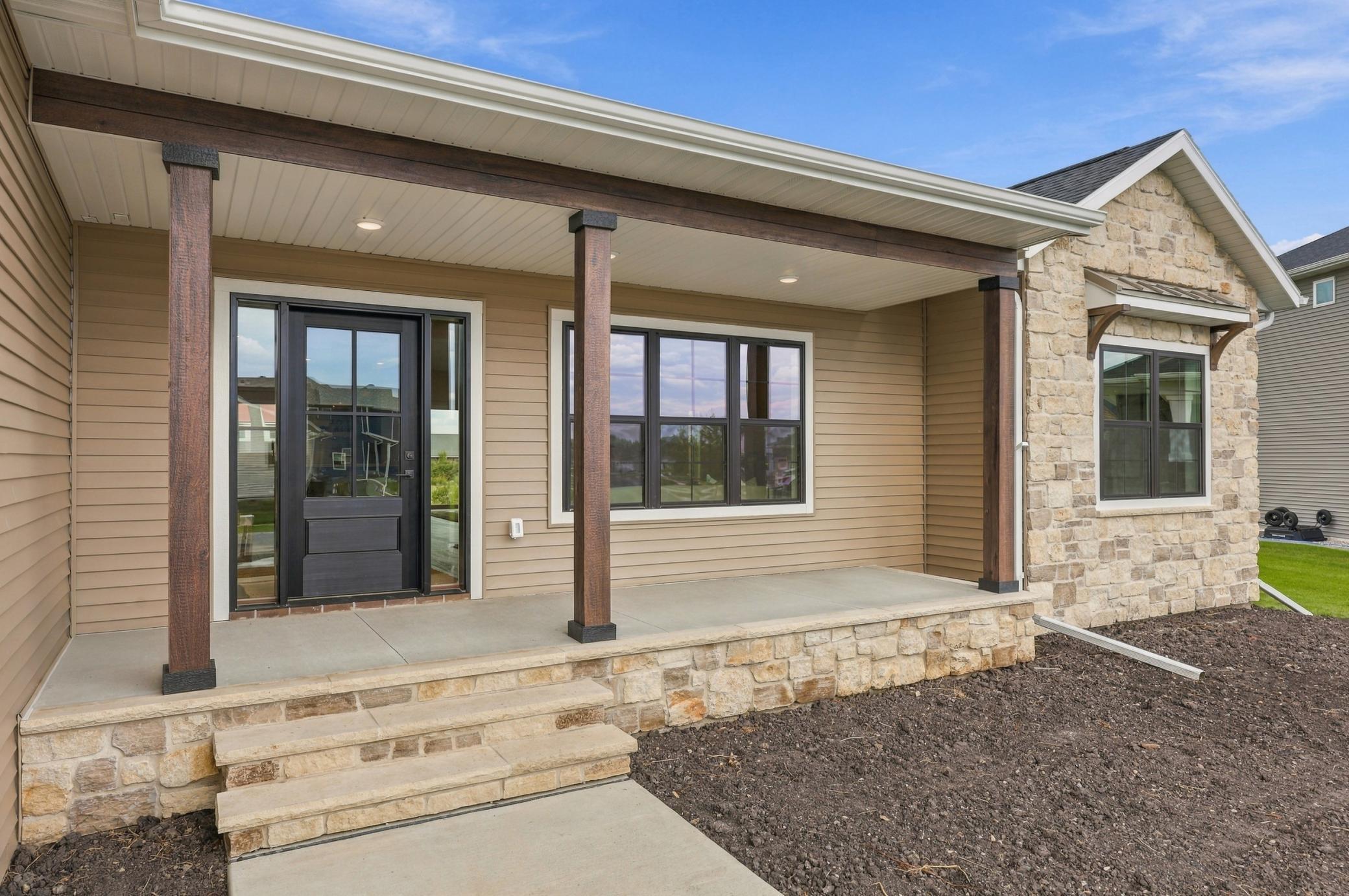 2026 single family home for sale at 1555 72nd Avenue S in Fargo, ND — 6 bed, 3 bath (photo 3 of 69)