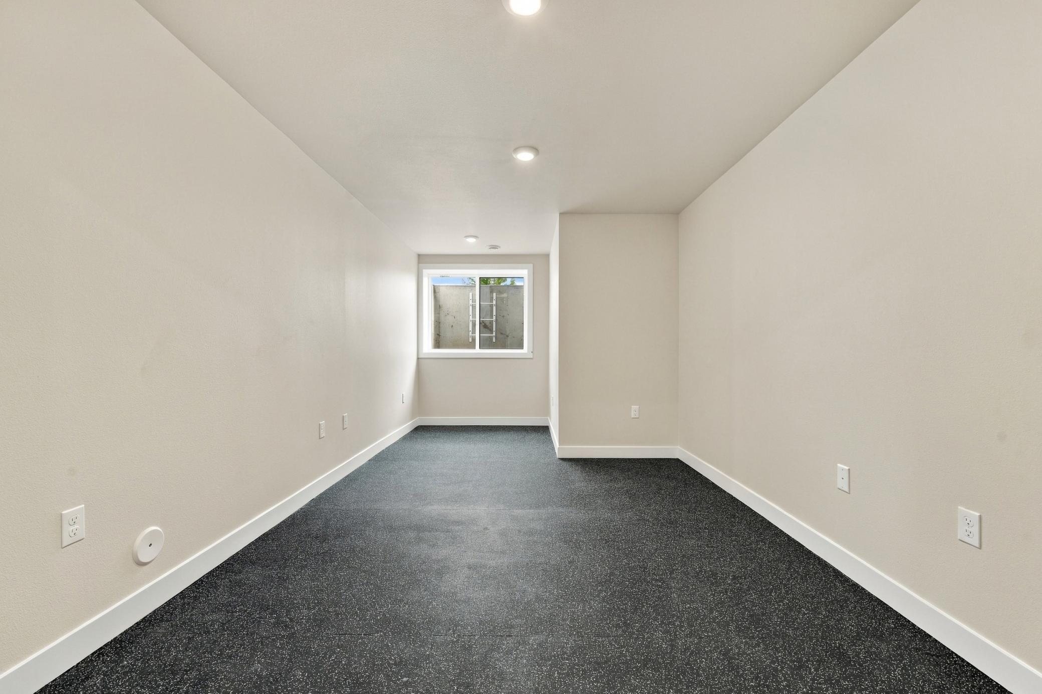 2026 single family home for sale at 1555 72nd Avenue S in Fargo, ND — 6 bed, 3 bath (photo 34 of 69)
