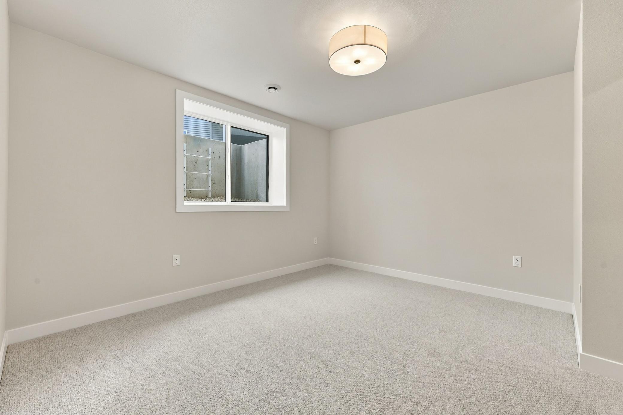 2026 single family home for sale at 1555 72nd Avenue S in Fargo, ND — 6 bed, 3 bath (photo 39 of 69)