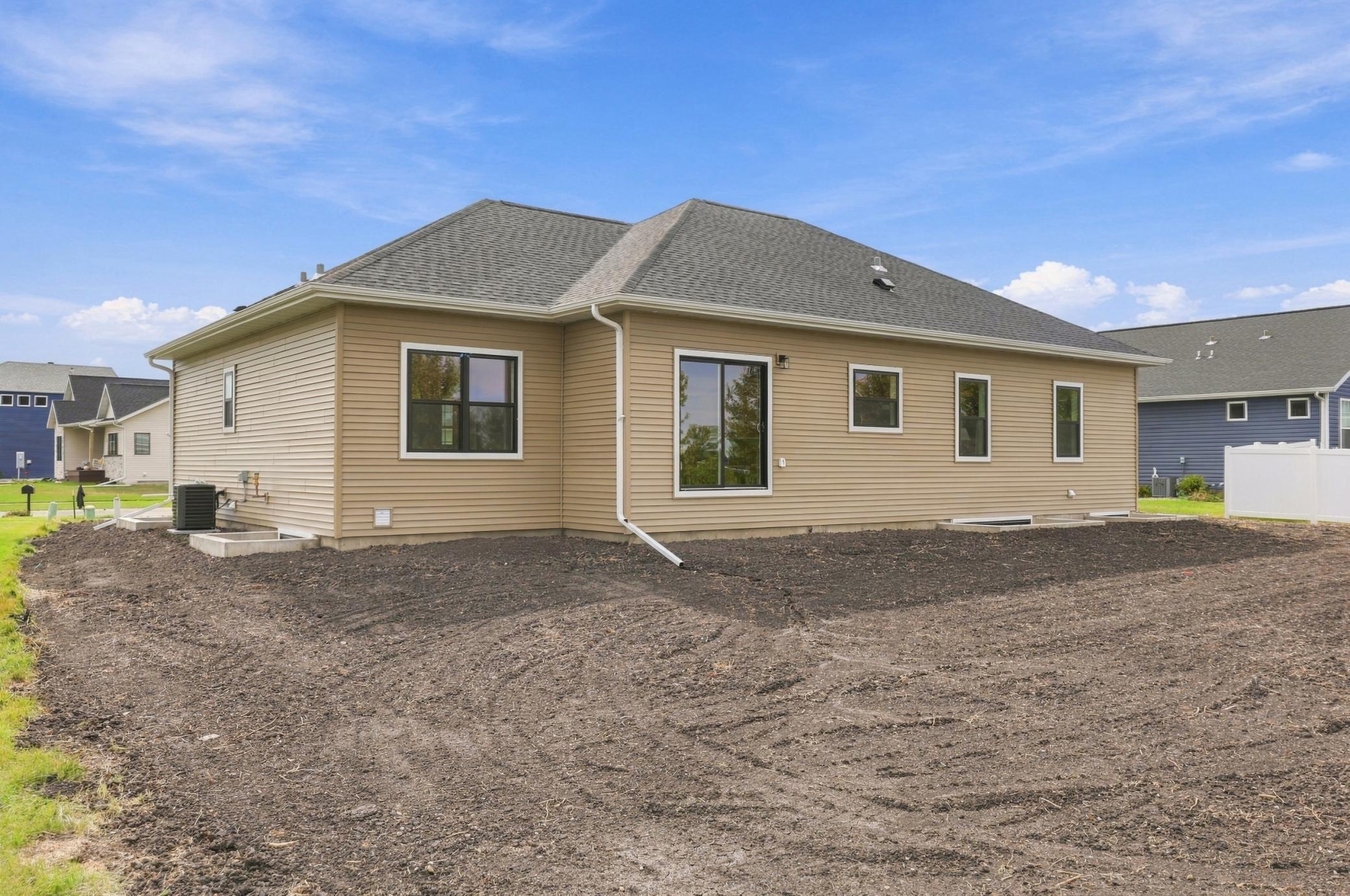 2026 single family home for sale at 1555 72nd Avenue S in Fargo, ND — 6 bed, 3 bath (photo 43 of 69)
