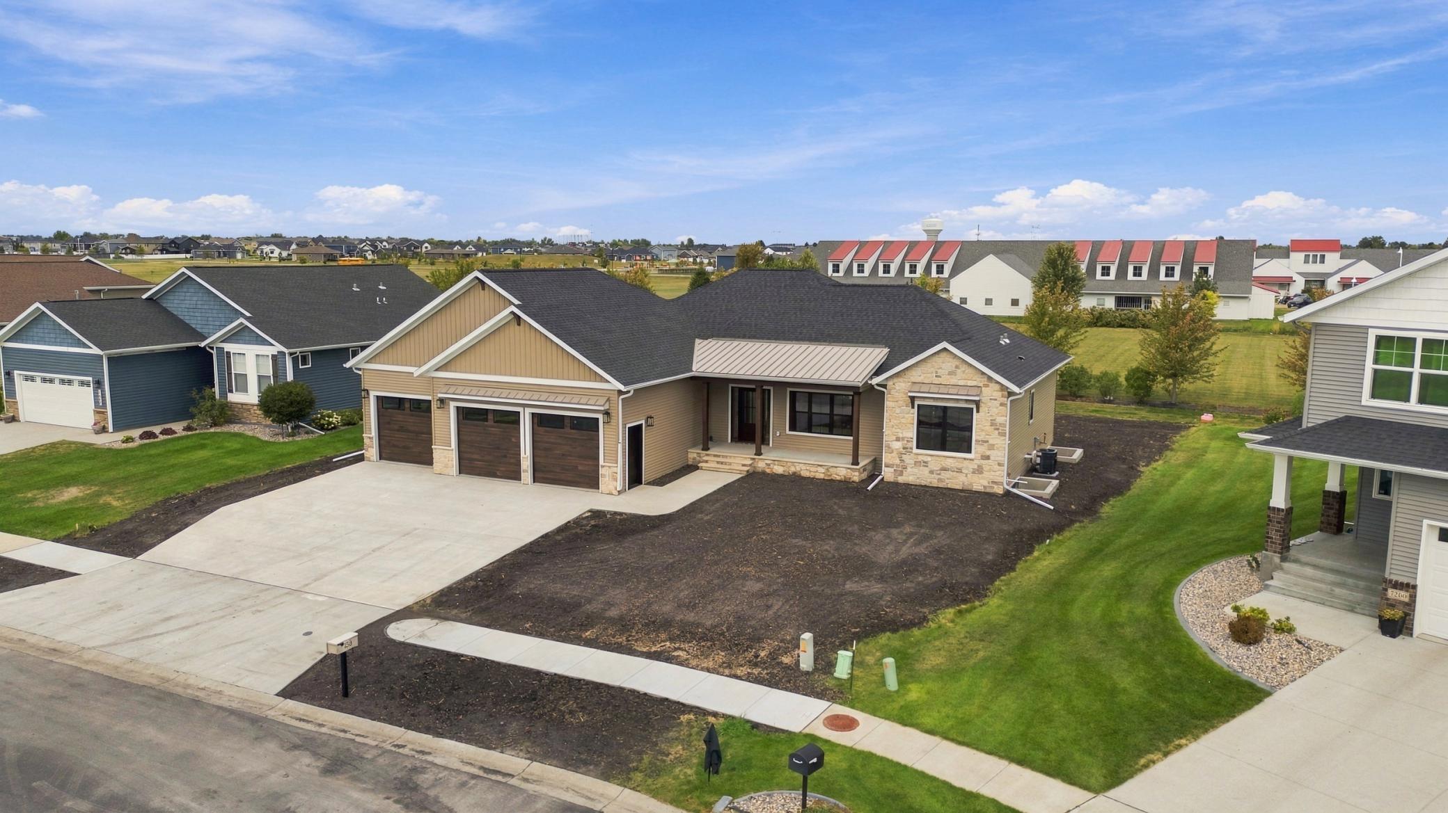 2026 single family home for sale at 1555 72nd Avenue S in Fargo, ND — 6 bed, 3 bath (photo 45 of 69)