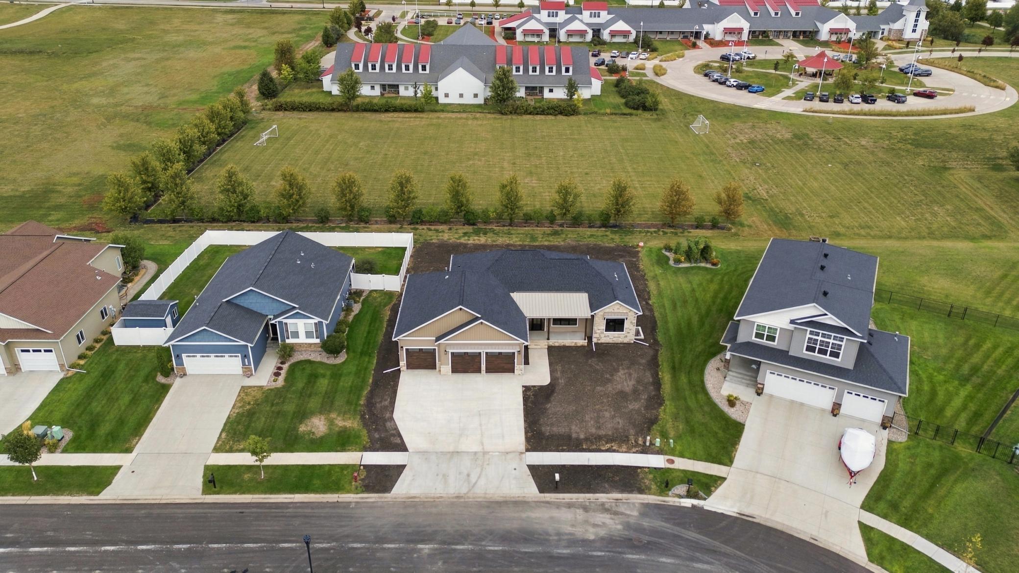2026 single family home for sale at 1555 72nd Avenue S in Fargo, ND — 6 bed, 3 bath (photo 49 of 69)