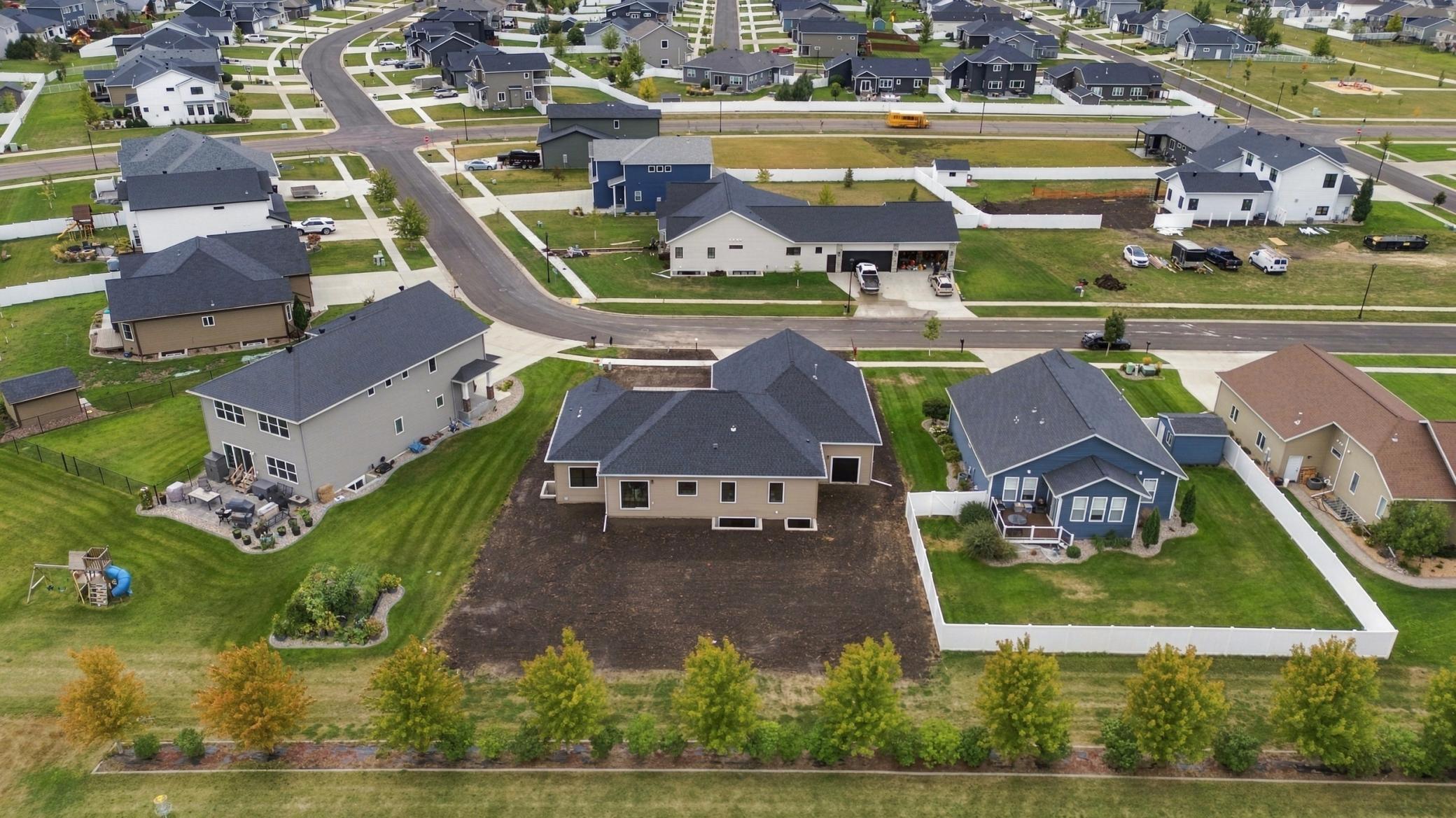 2026 single family home for sale at 1555 72nd Avenue S in Fargo, ND — 6 bed, 3 bath (photo 50 of 69)