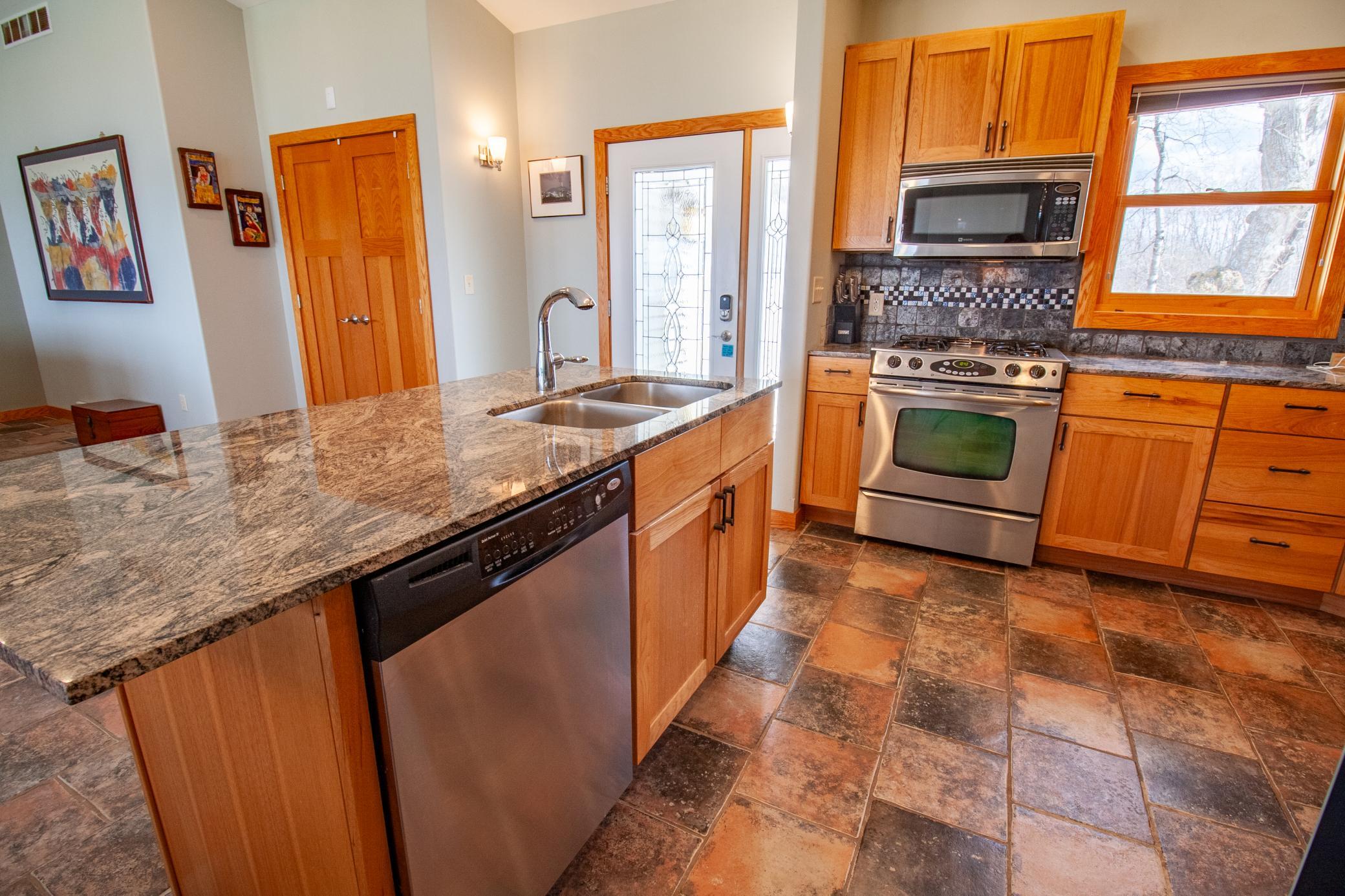 2007 single family home for sale at 34931 Northview Road in Battle Lake, MN — 5 bed, 3 bath (photo 24 of 67)