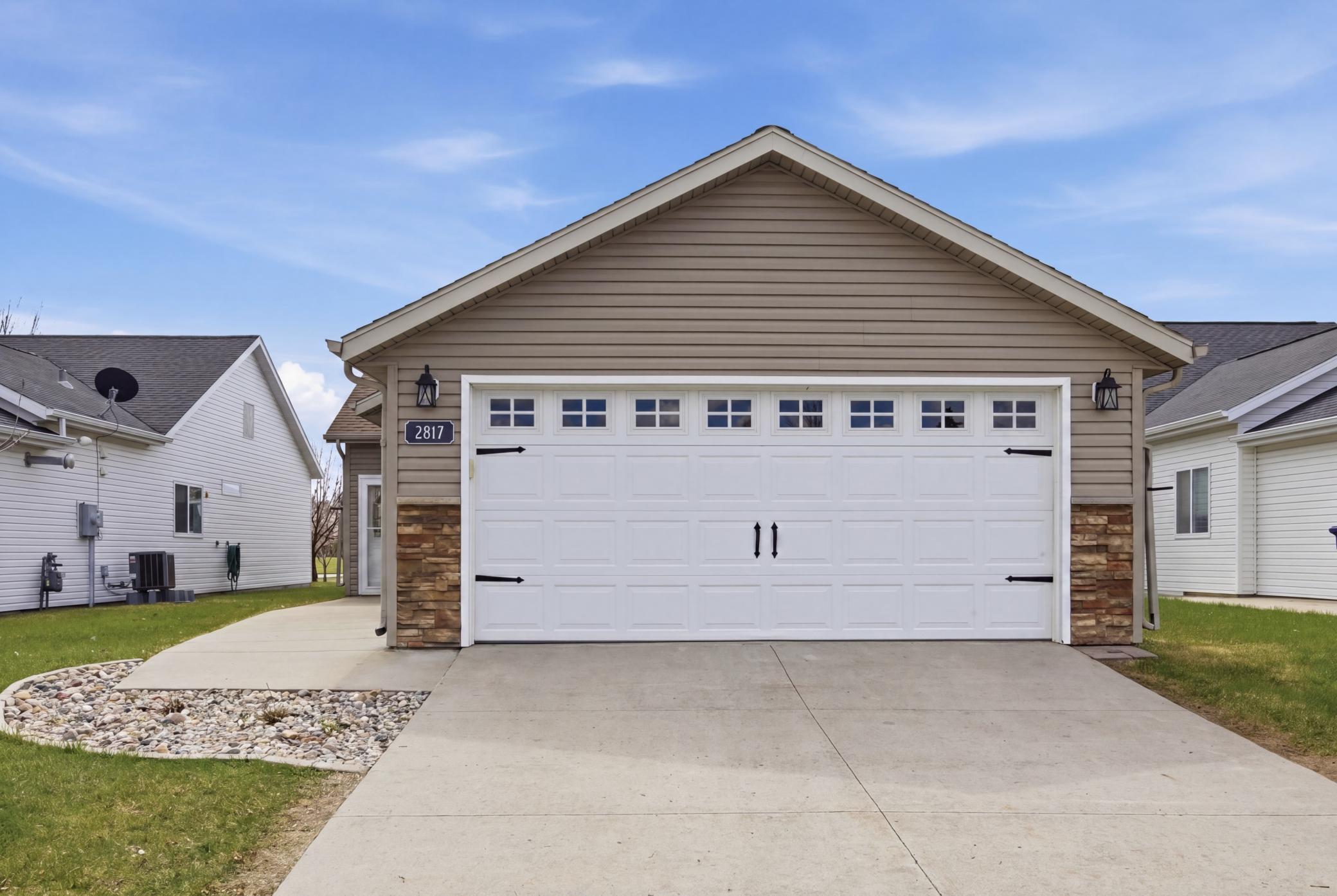 2817 35th Street S, Moorhead MN 56560 - Photo 2 of 32