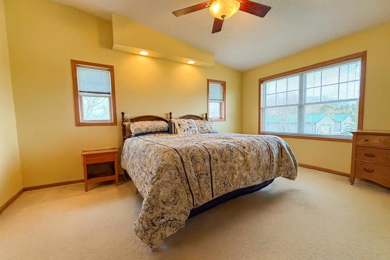 2002 single family home for sale at 48413 205th Avenue in Pelican Rapids, MN — 5 bed, 4 bath (photo 12 of 77)