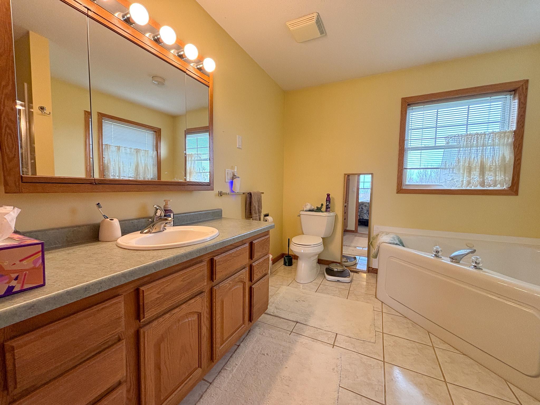 2002 single family home for sale at 48413 205th Avenue in Pelican Rapids, MN — 5 bed, 4 bath (photo 13 of 77)