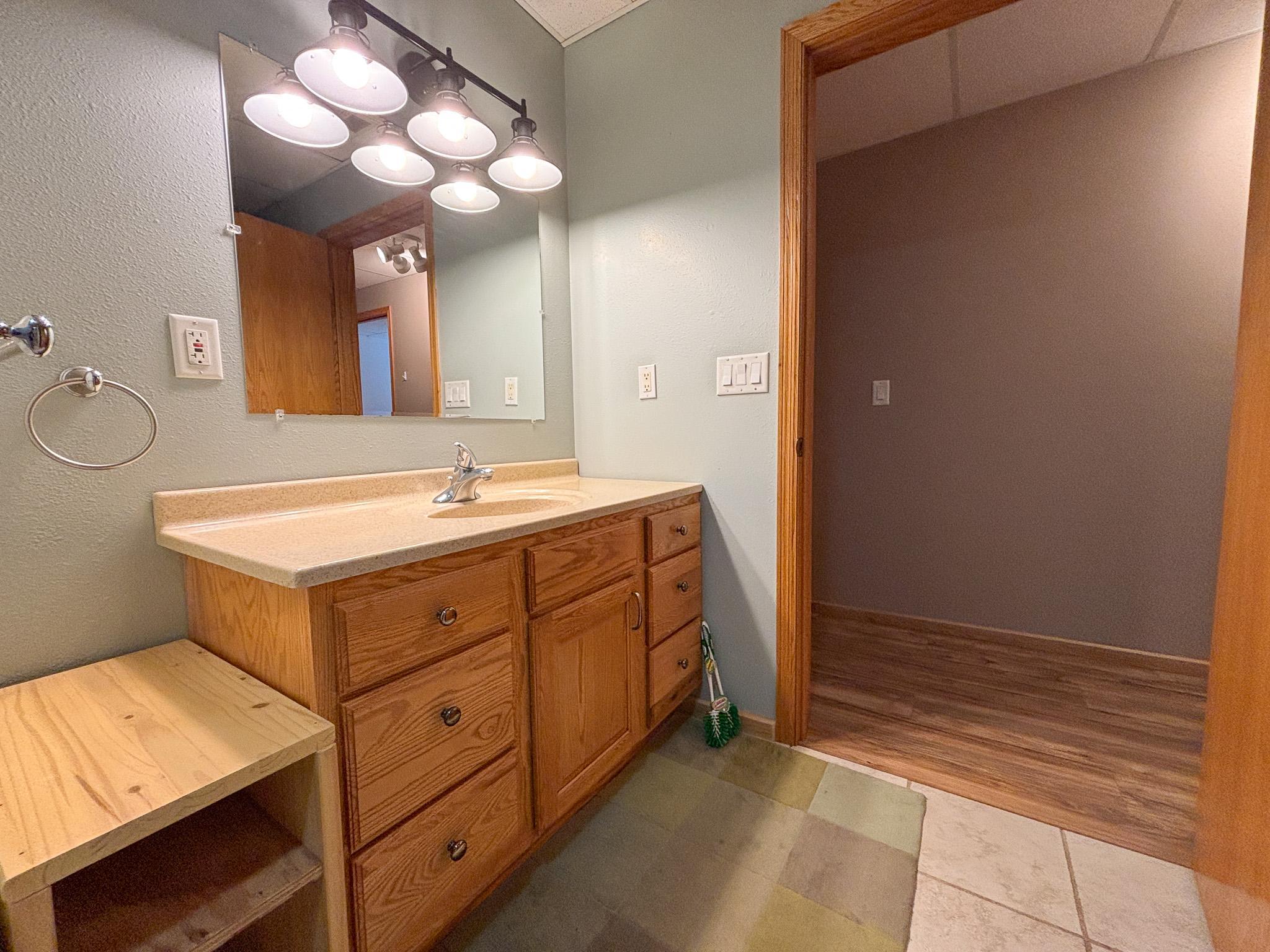 2002 single family home for sale at 48413 205th Avenue in Pelican Rapids, MN — 5 bed, 4 bath (photo 38 of 77)