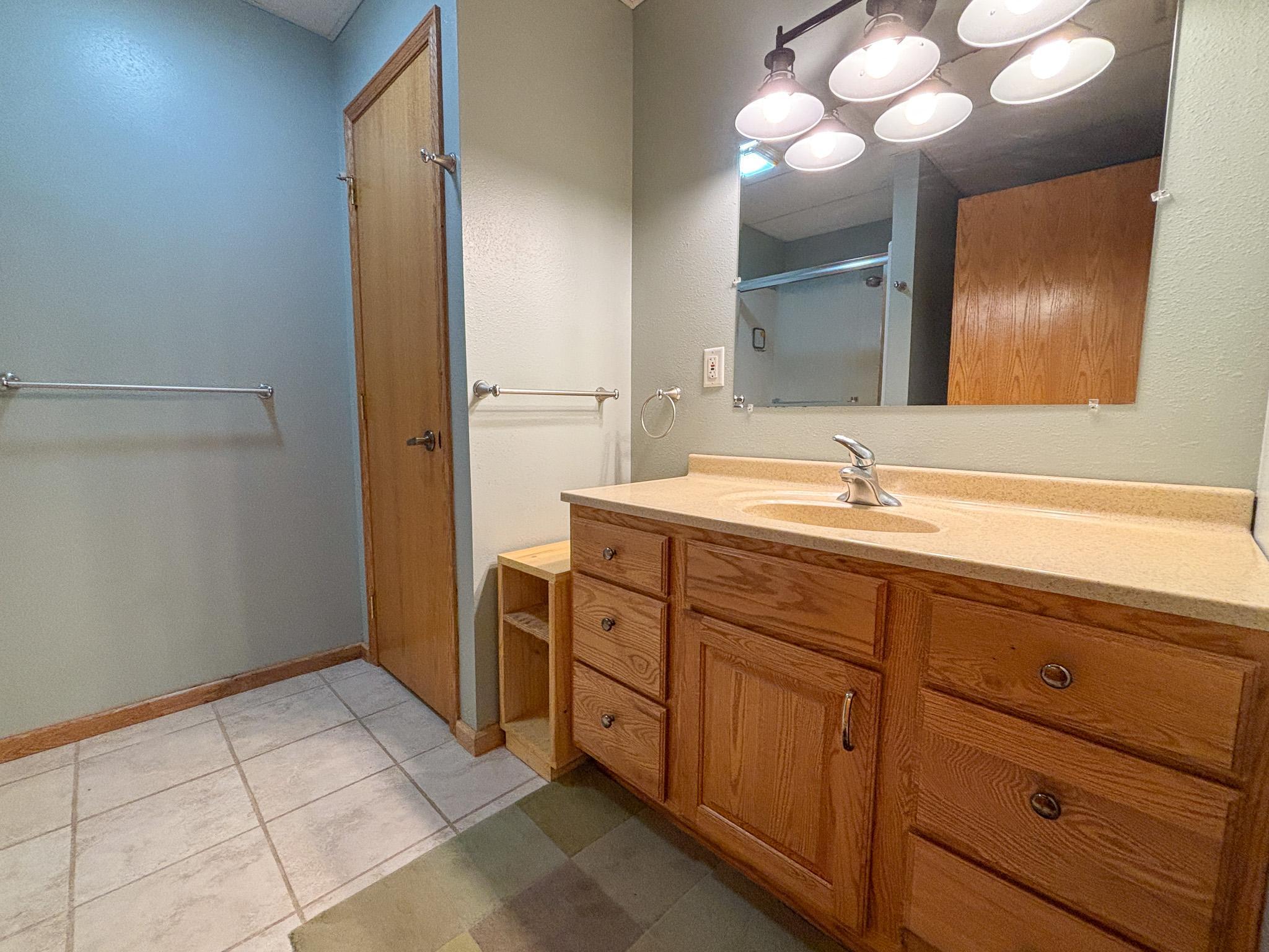 2002 single family home for sale at 48413 205th Avenue in Pelican Rapids, MN — 5 bed, 4 bath (photo 39 of 77)