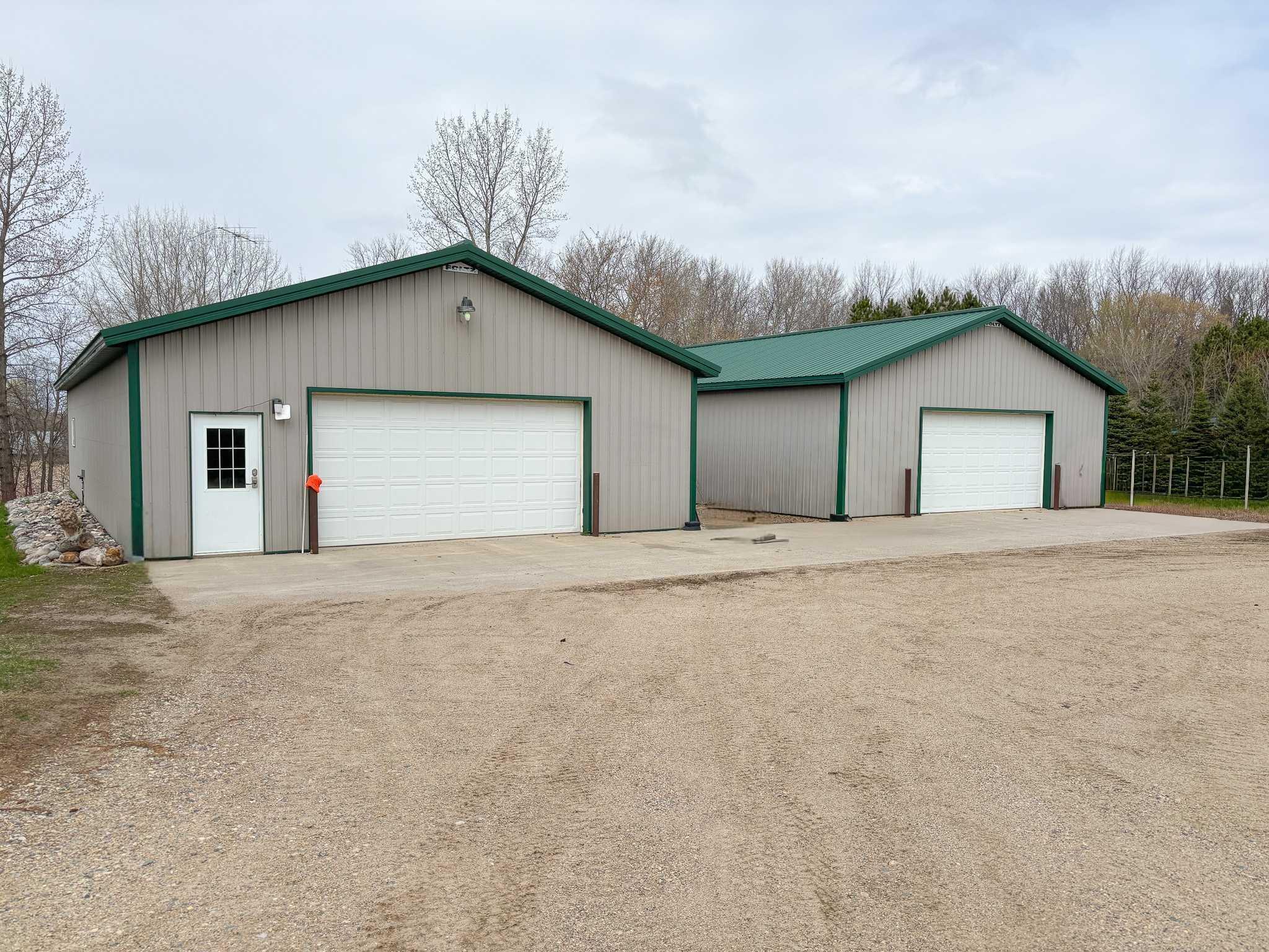 2002 single family home for sale at 48413 205th Avenue in Pelican Rapids, MN — 5 bed, 4 bath (photo 42 of 77)