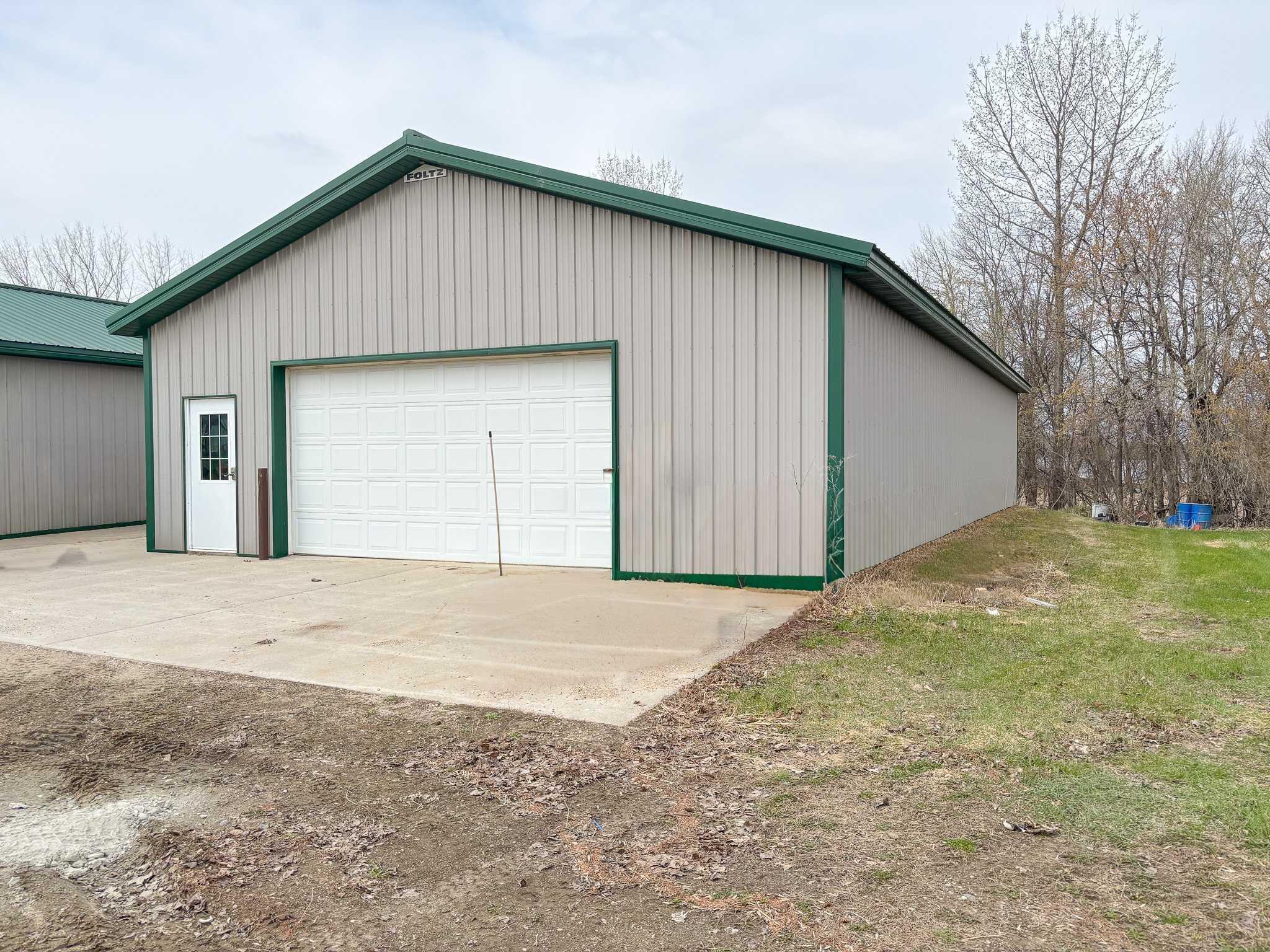 2002 single family home for sale at 48413 205th Avenue in Pelican Rapids, MN — 5 bed, 4 bath (photo 43 of 77)