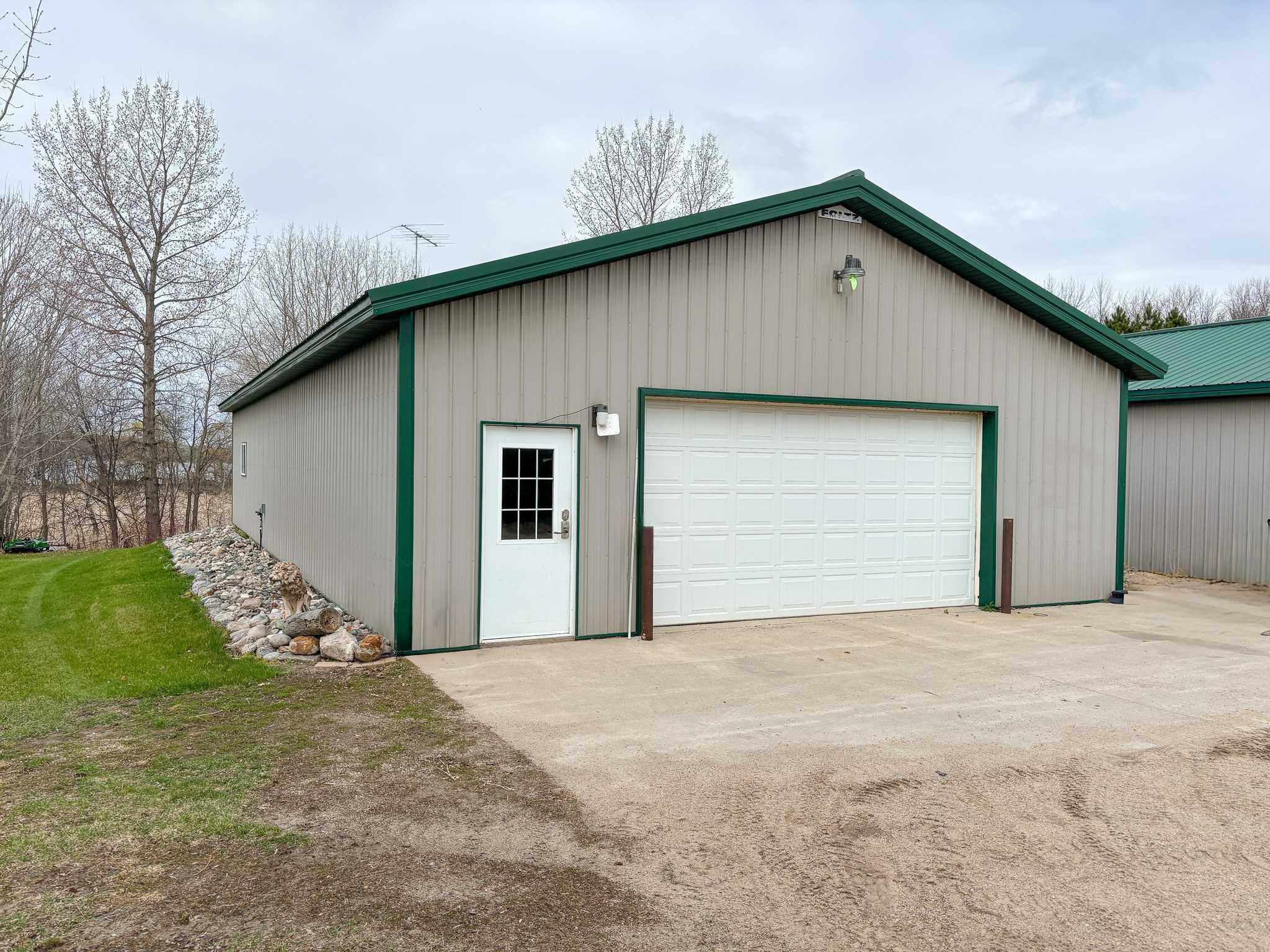 2002 single family home for sale at 48413 205th Avenue in Pelican Rapids, MN — 5 bed, 4 bath (photo 44 of 77)
