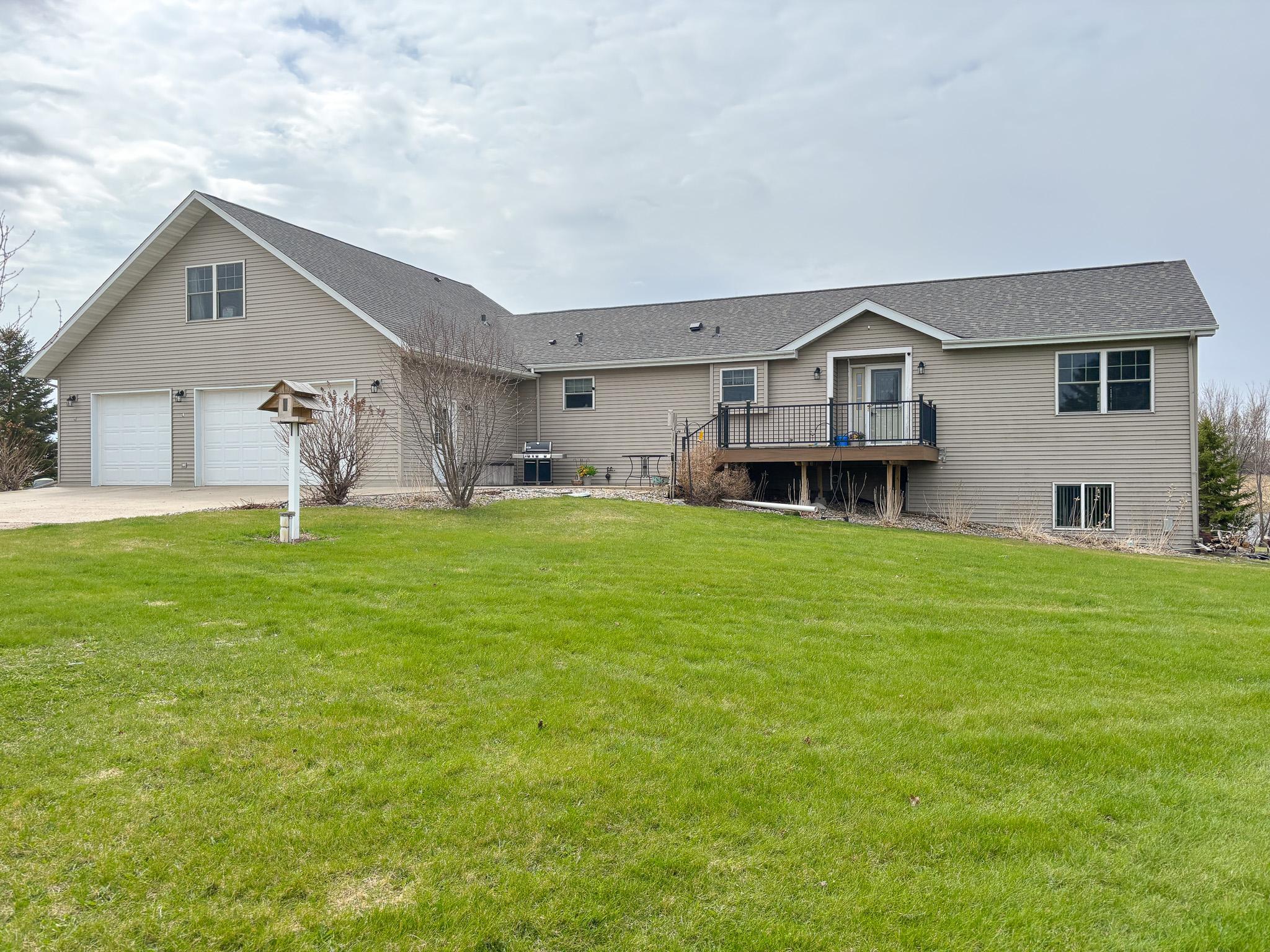 2002 single family home for sale at 48413 205th Avenue in Pelican Rapids, MN — 5 bed, 4 bath (photo 46 of 77)