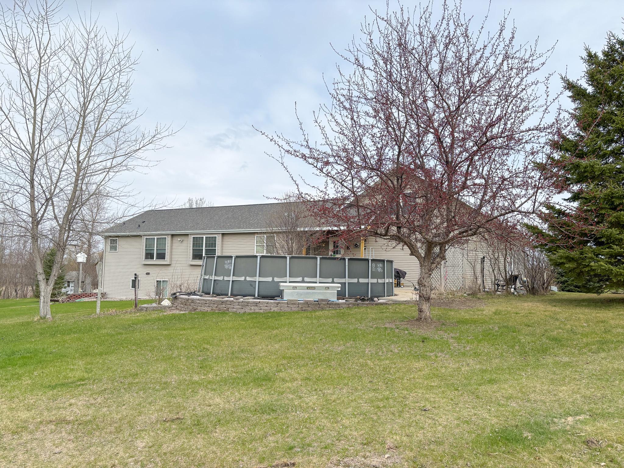 2002 single family home for sale at 48413 205th Avenue in Pelican Rapids, MN — 5 bed, 4 bath (photo 49 of 77)