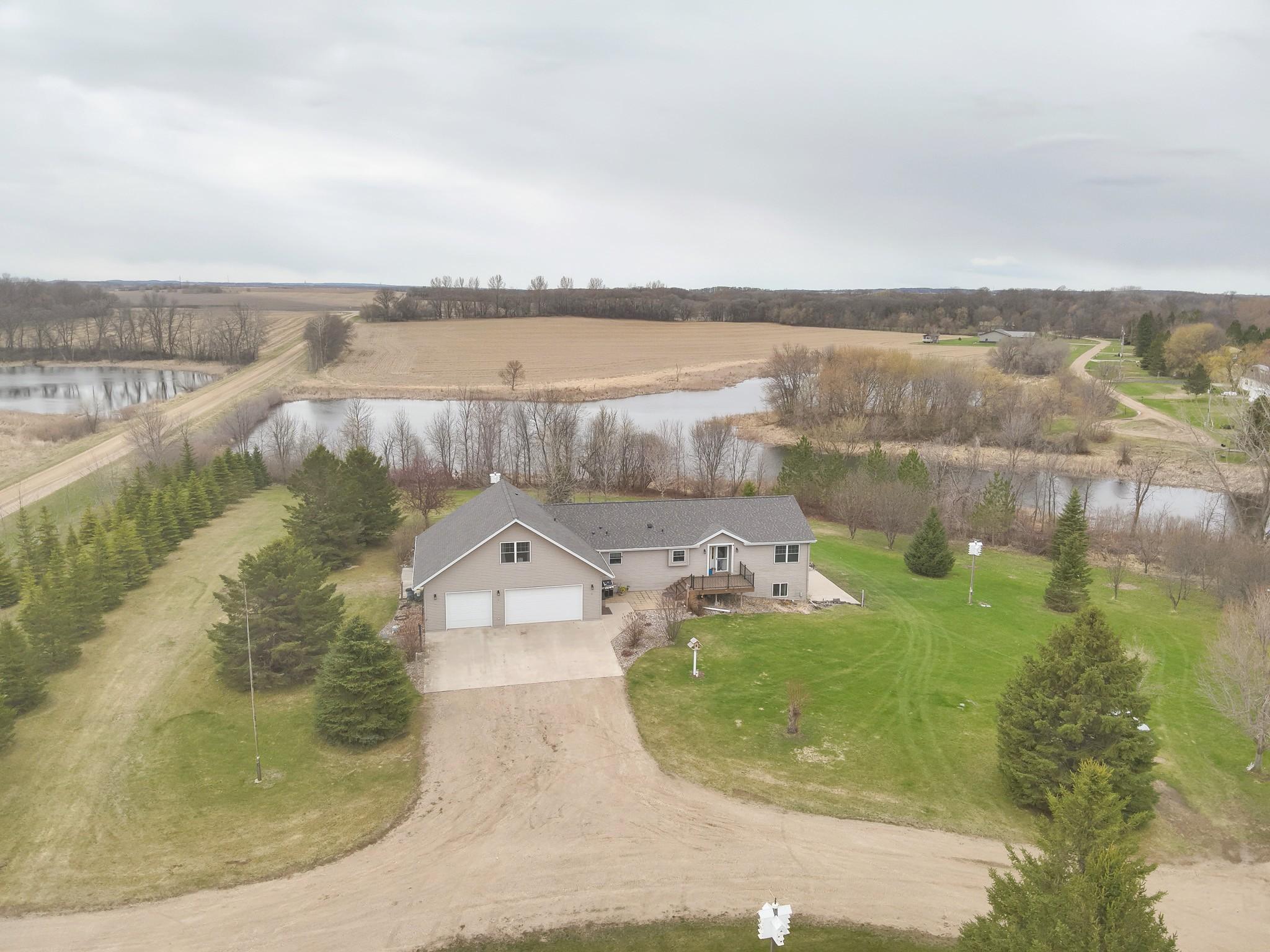 2002 single family home for sale at 48413 205th Avenue in Pelican Rapids, MN — 5 bed, 4 bath (photo 60 of 77)