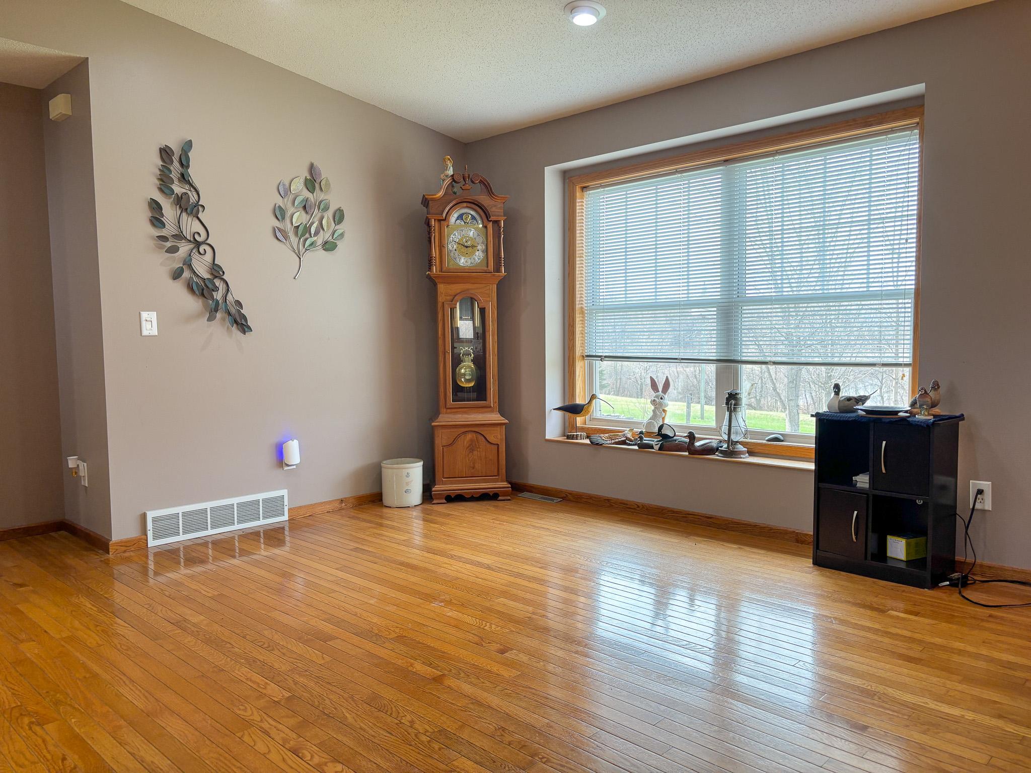 2002 single family home for sale at 48413 205th Avenue in Pelican Rapids, MN — 5 bed, 4 bath (photo 10 of 77)