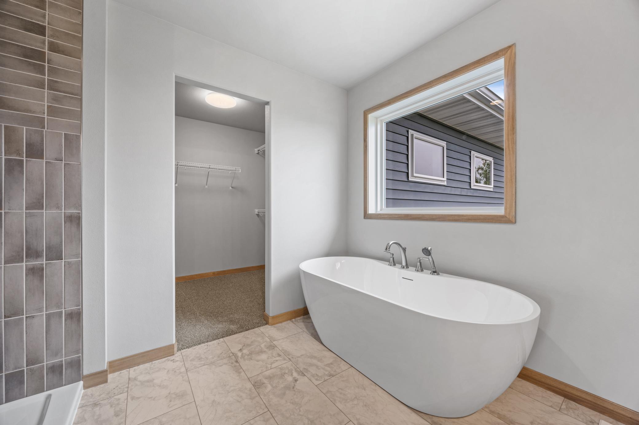 2026 single family home for sale at 8479 61st Street S in Horace, ND — 5 bed, 3 bath (photo 18 of 35)