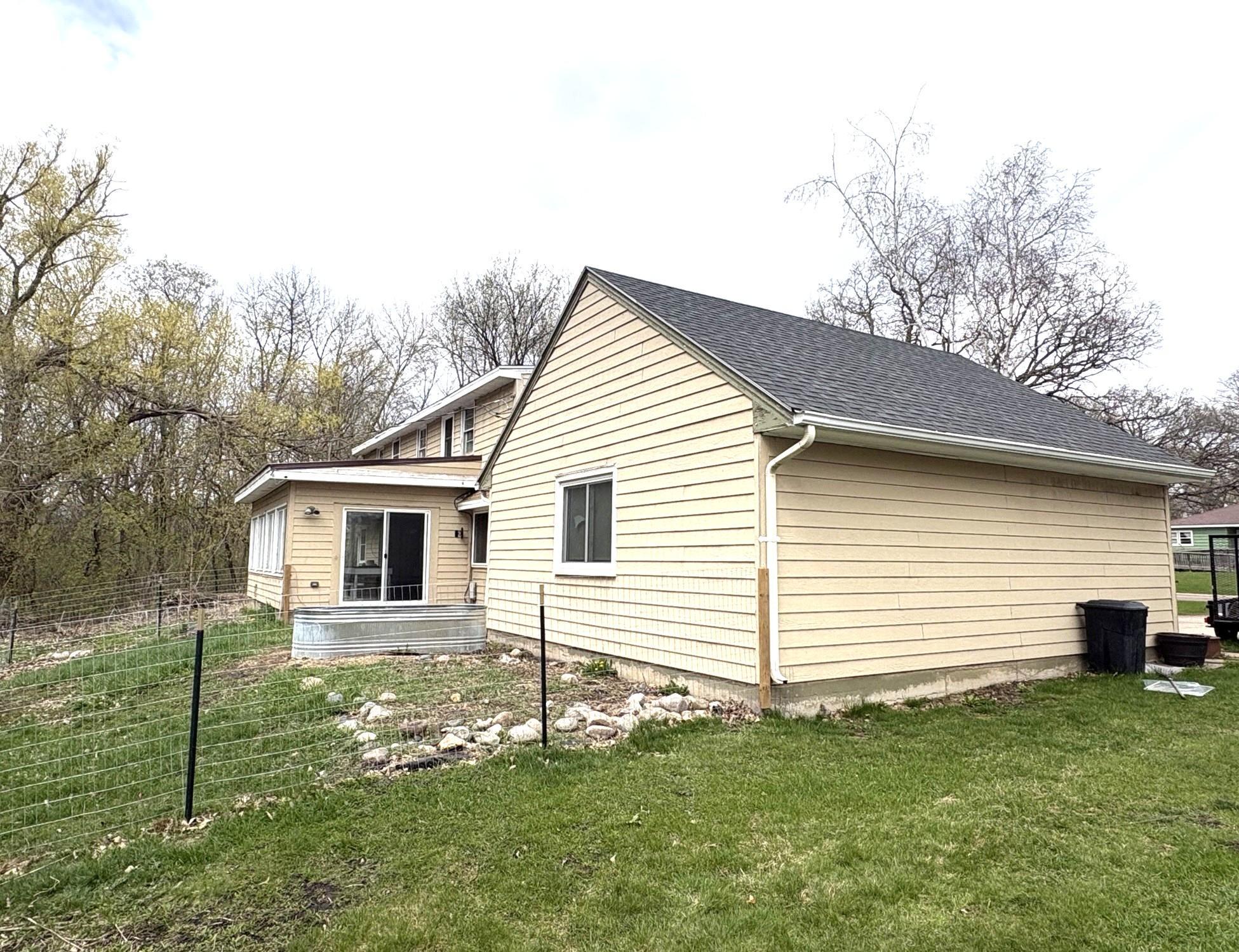 1952 single family home for sale at 1039 W Summit Avenue in Fergus Falls, MN — 4 bed, 3 bath (photo 4 of 21)
