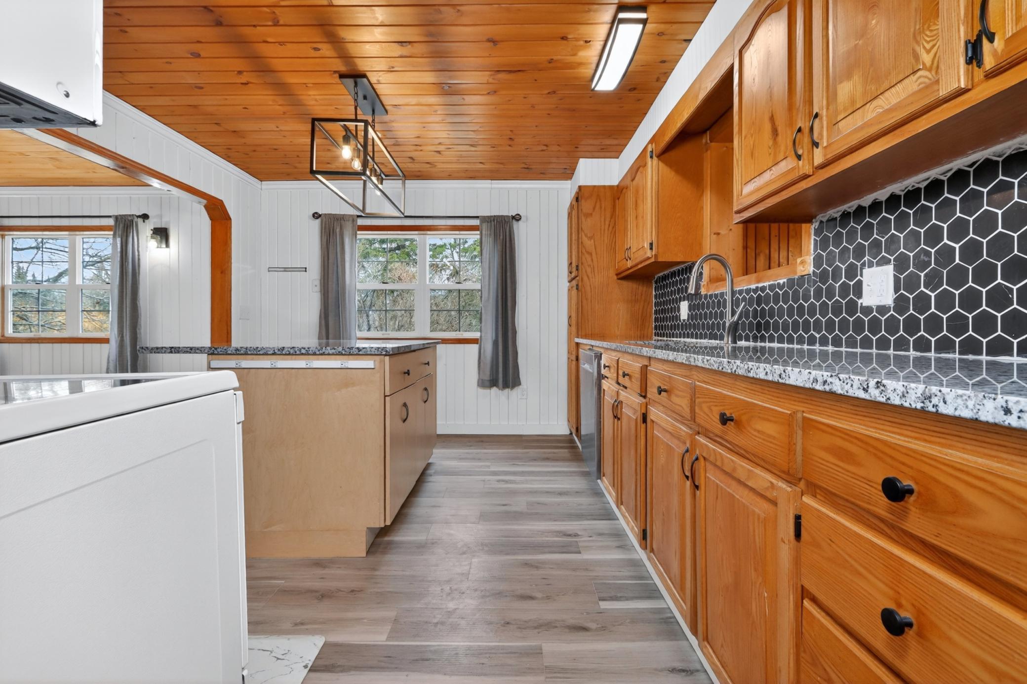 1946 single family home for sale at 43542 County Road 19 in Deer River, MN — 3 bed, 1 bath (photo 12 of 53)