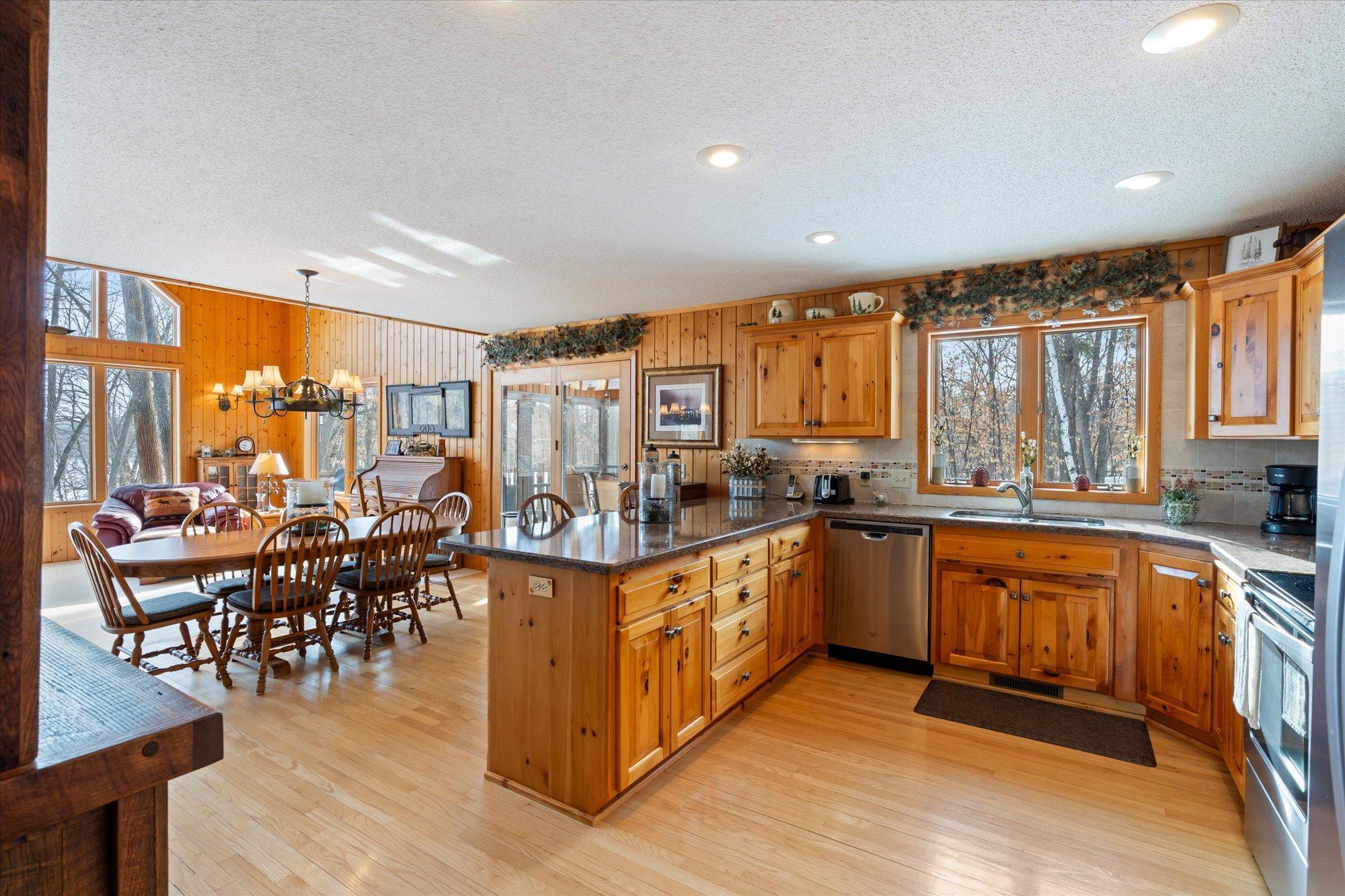 2001 single family home for sale at 9540 Lake Douglas Way in Breezy Point, MN — 4 bed, 3 bath (photo 14 of 44)